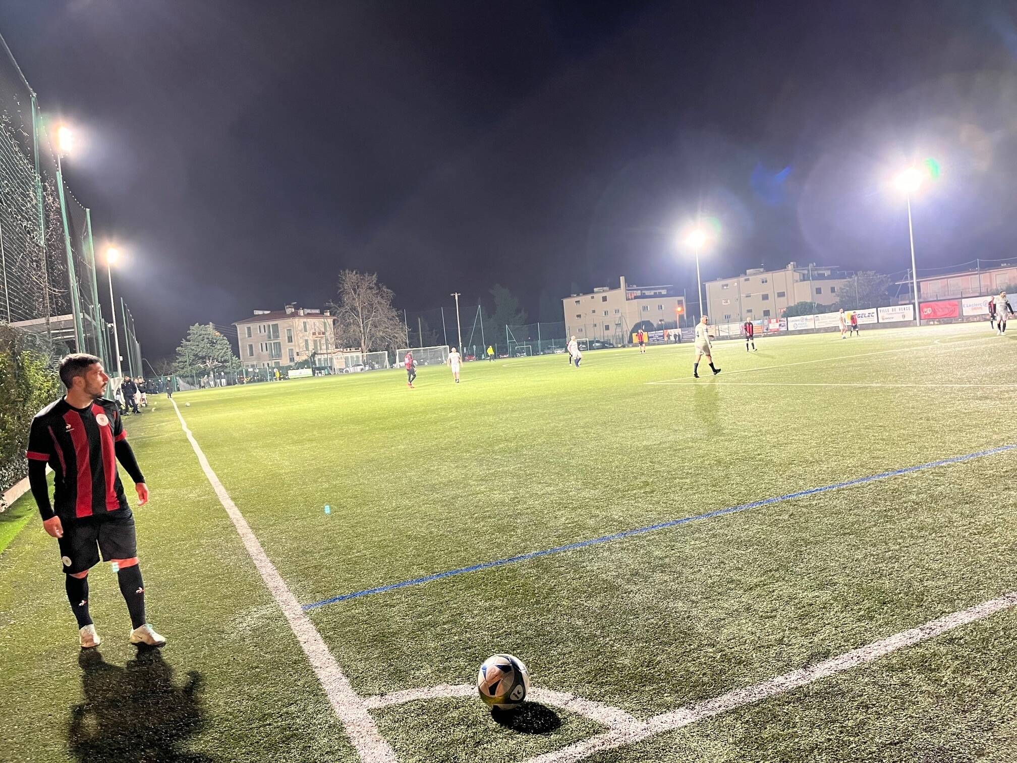 Ils ont créé la polémique: les problèmes d'éclairage du stade à Vence "sont réglés" affirme le club