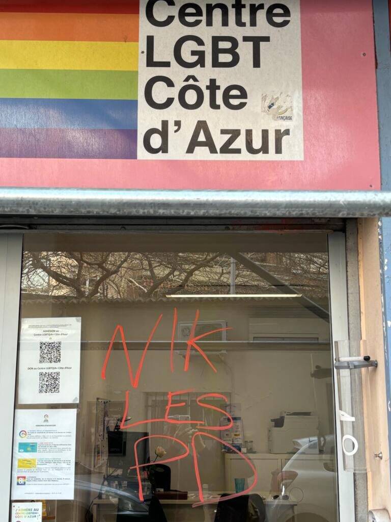 Ils ont tagué une inscription homophobe sur la vitrine du centre LGBTQIA+ de Nice, deux jeunes convoqués en justice