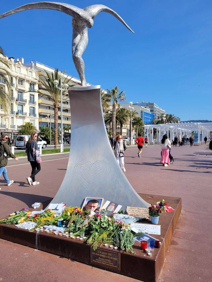 Un hommage à Alexeï Navalny installé à Nice sur le mémorial des Anges pour les victimes de l'attentat du 14 juillet 2016 fait polémique