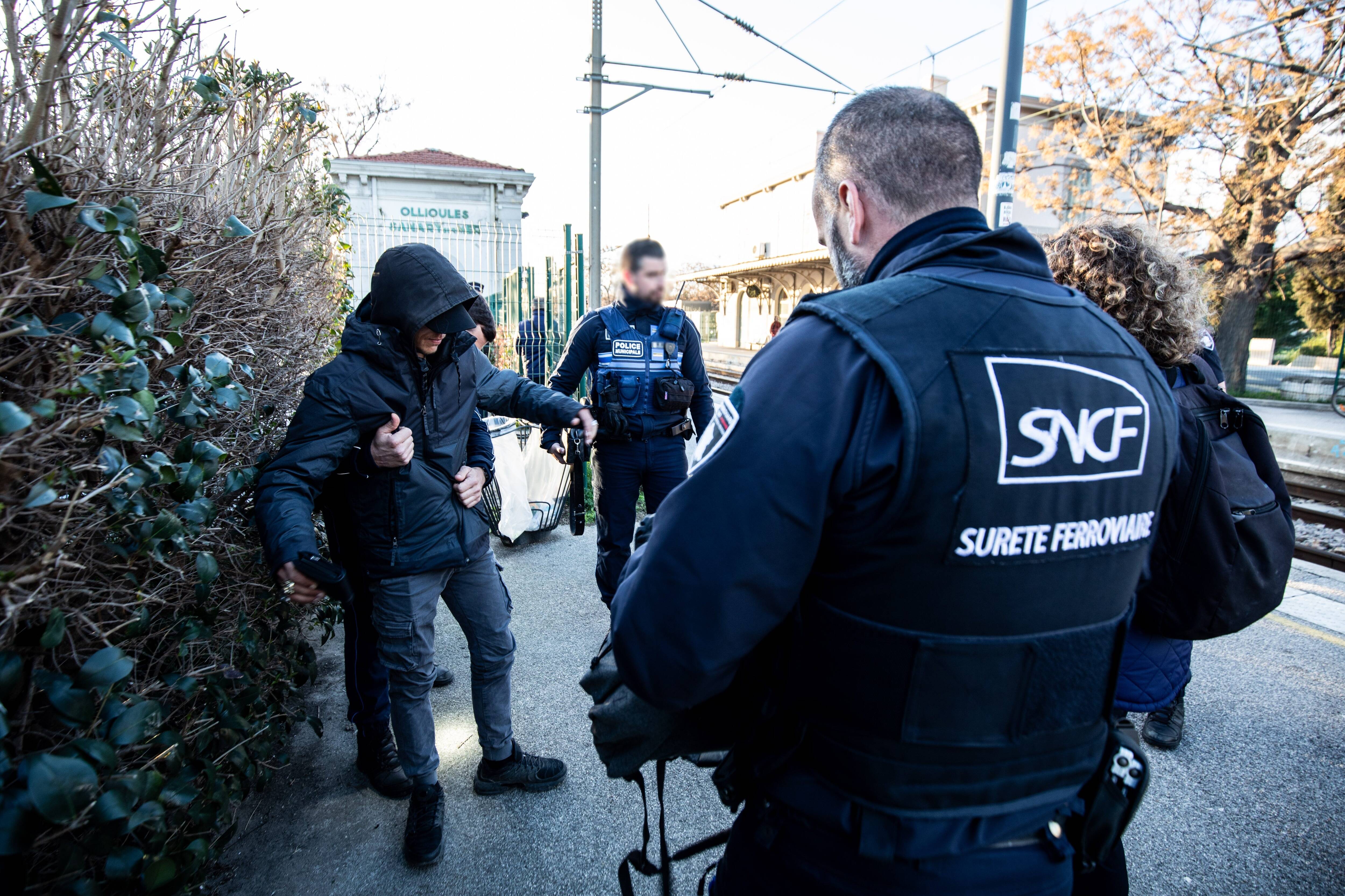 Vaste opération de sécurisation: 800 personnes contrôlées dans les gares et sur la ligne de Toulon à Saint-Cyr