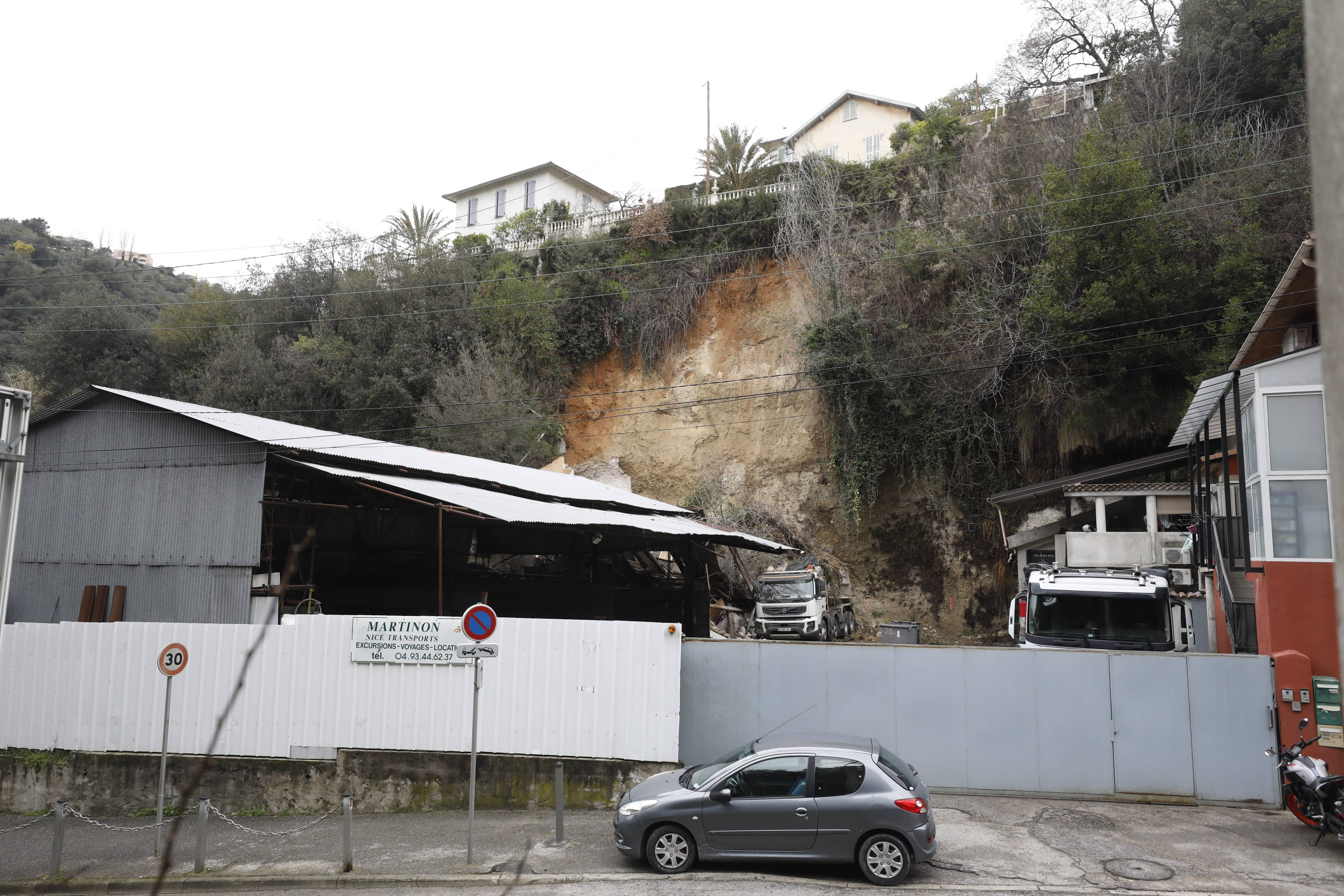 "Quand j'ai vu la falaise, je me suis dit que ça pouvait arriver": huit personnes évacuées après l'éboulement survenu à Nice