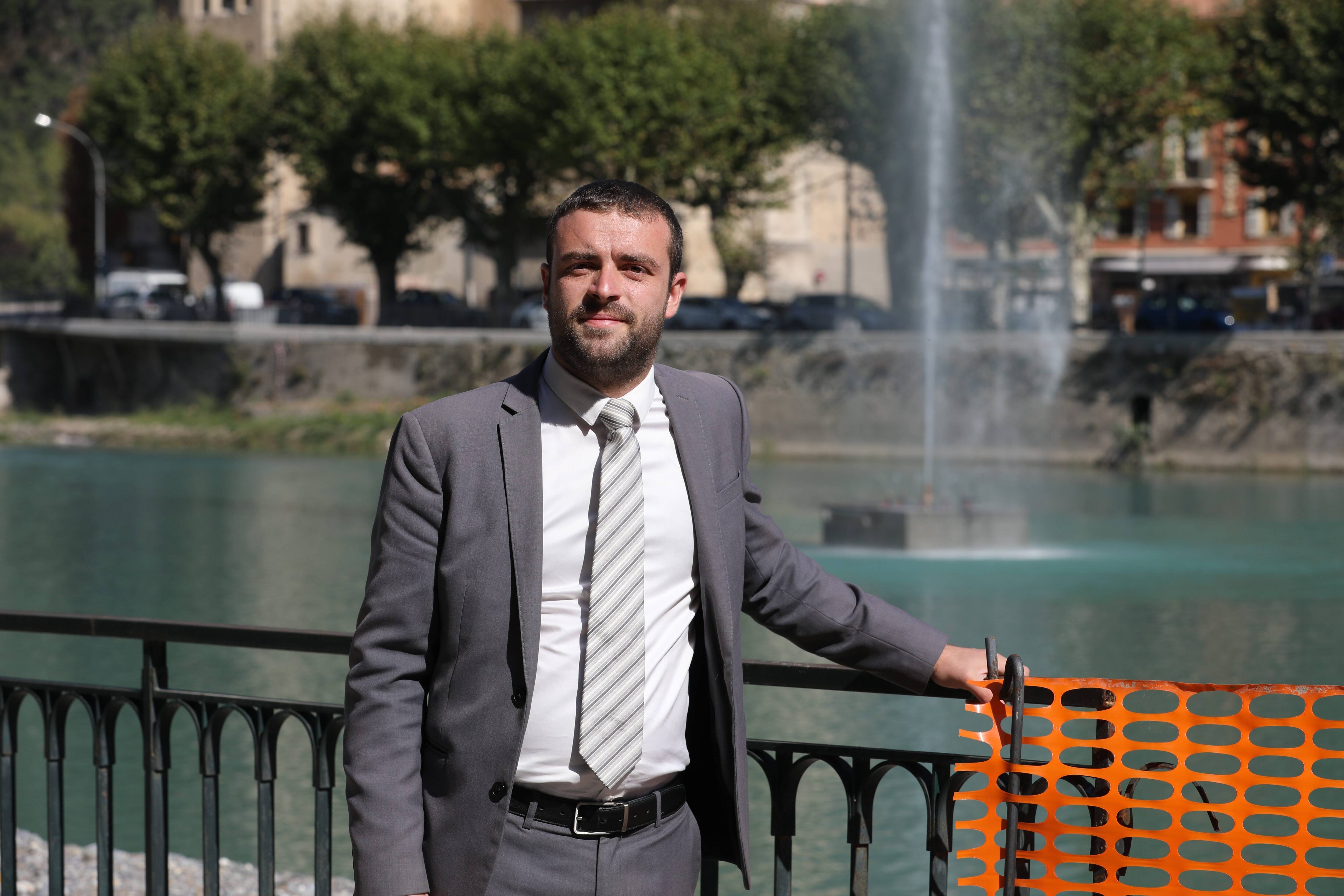 Accusé de "surfer sur la tempête Alex", le maire de Breil-sur-Roya Sébastien Olharan, va porter plainte contre Cédric Herrou