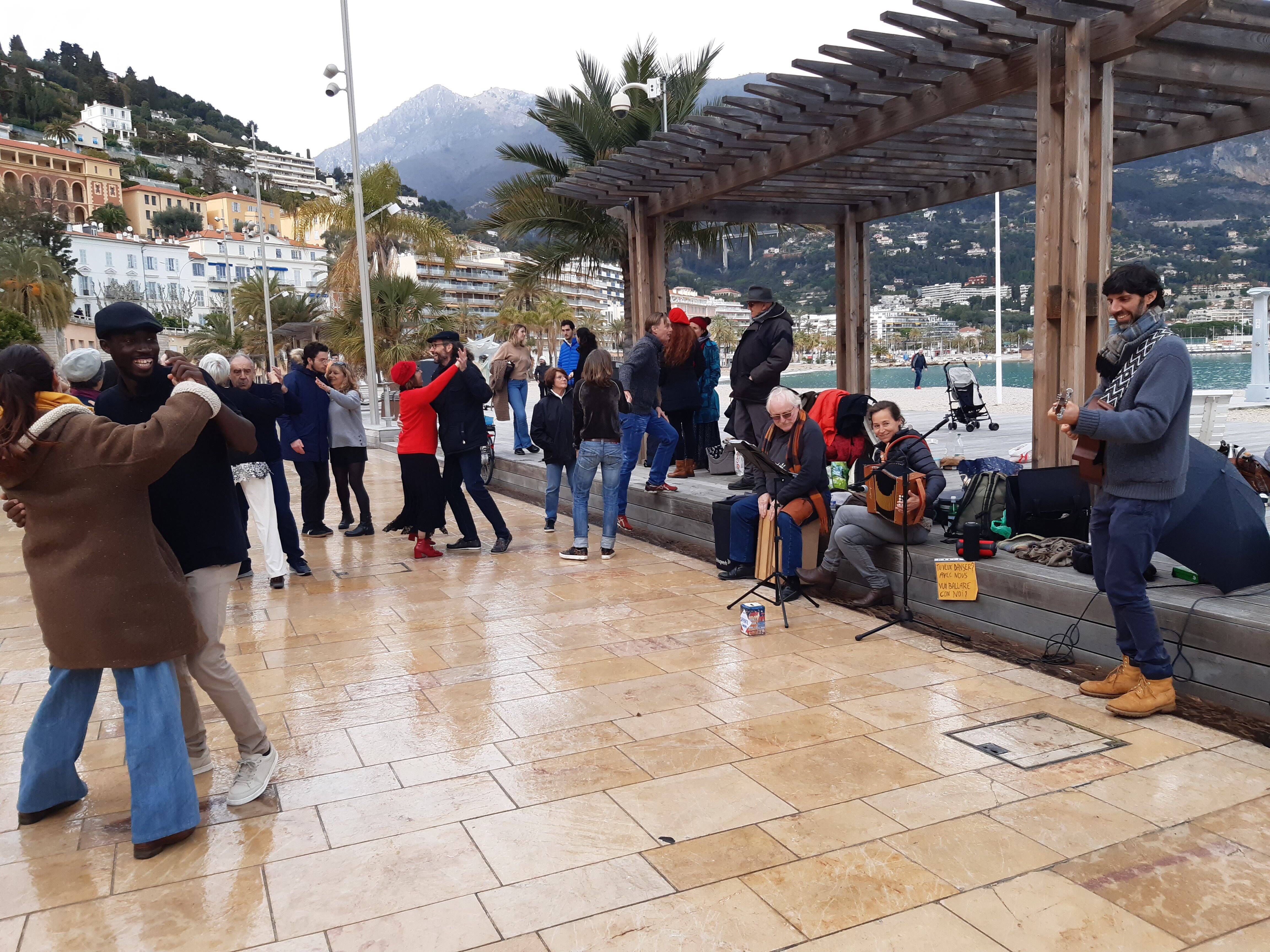 Cette association vous initie au balèti une fois par mois à Menton