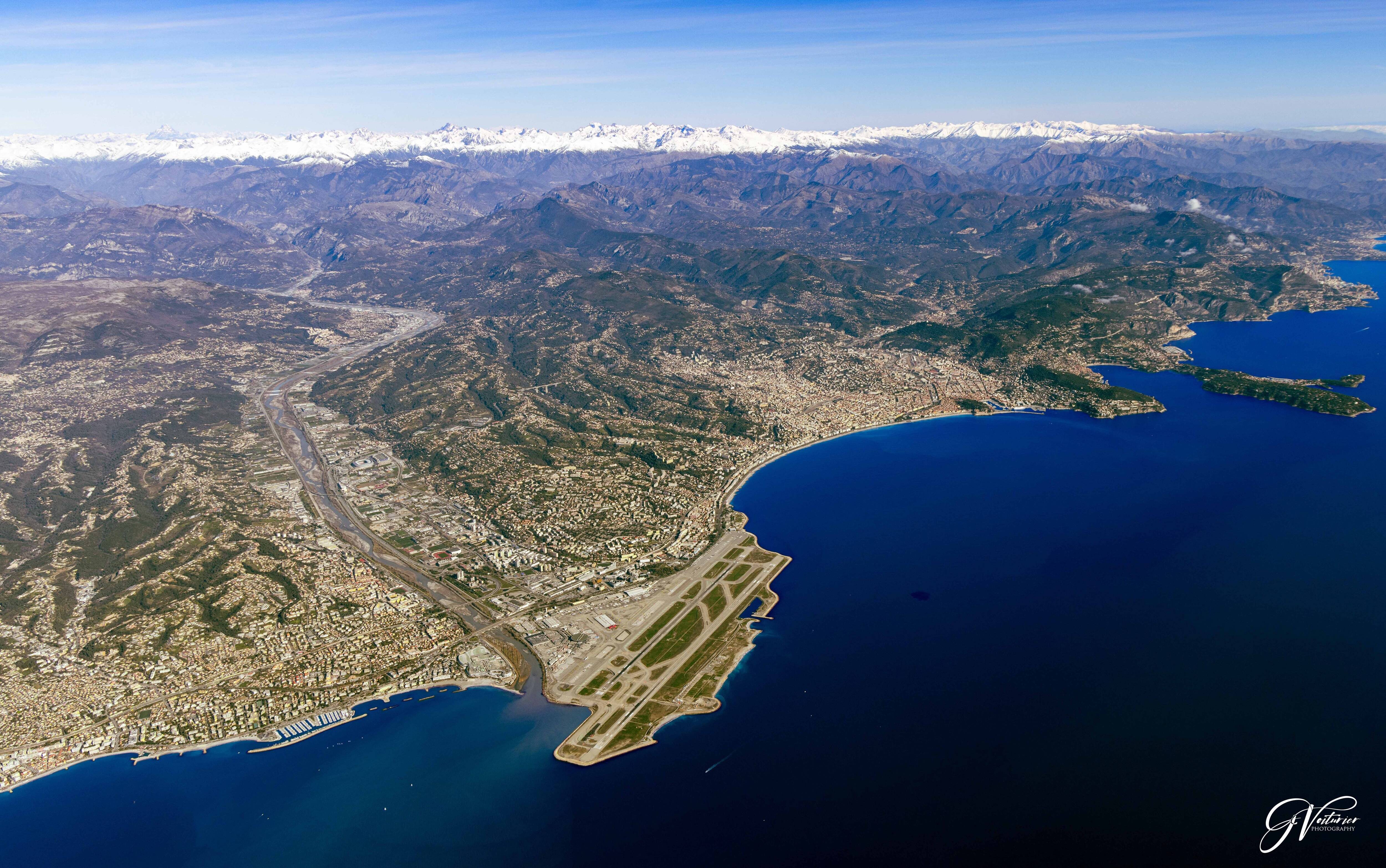 "Ça me tenait à coeur depuis des années": il prend une photo inédite de Nice à 3.500 mètres d'altitude