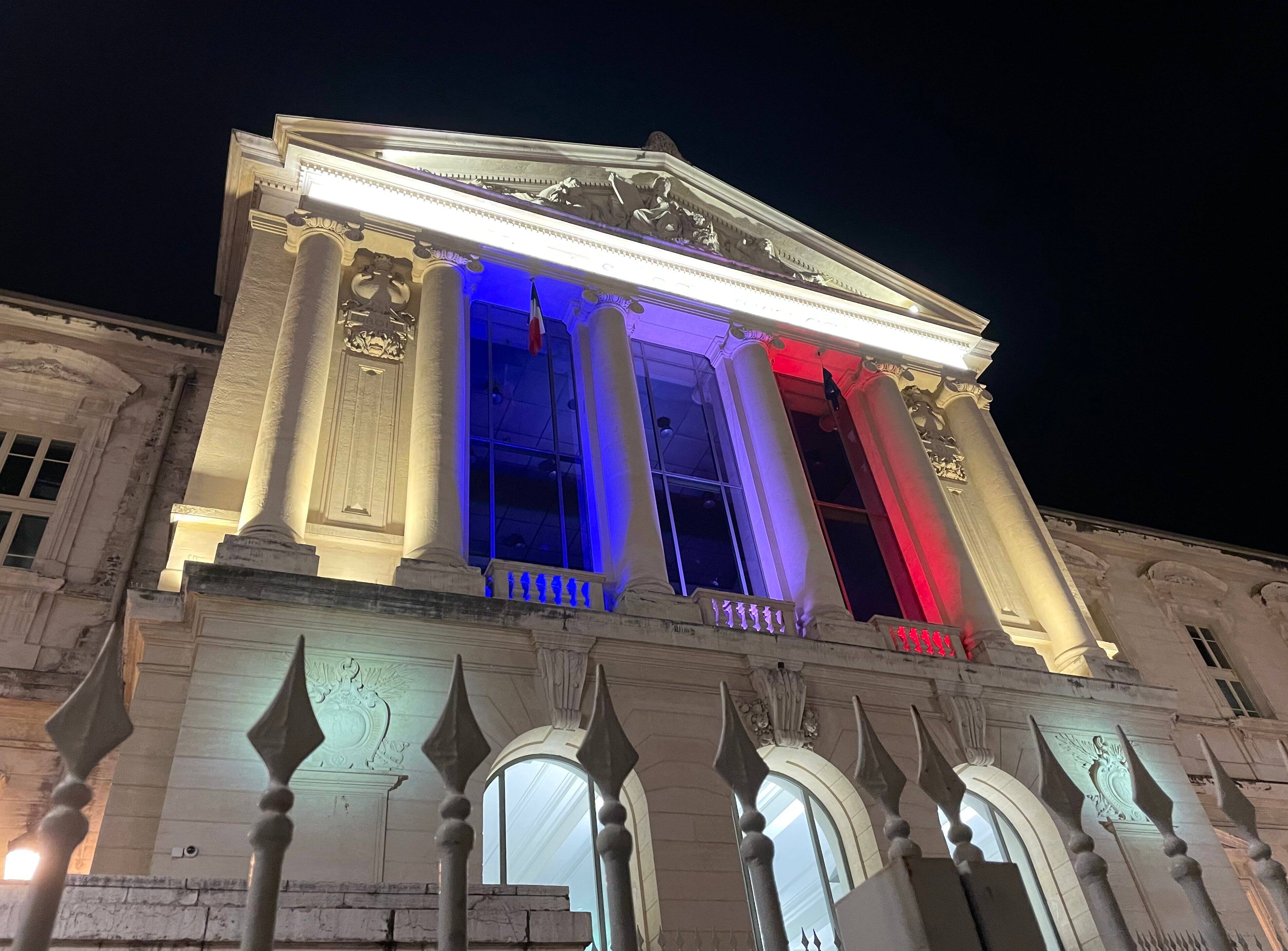 Il a soulevé sa fille par les cheveux, tenté de l'étrangler: un père et époux violent condamné à de la prison avec sursis à Nice