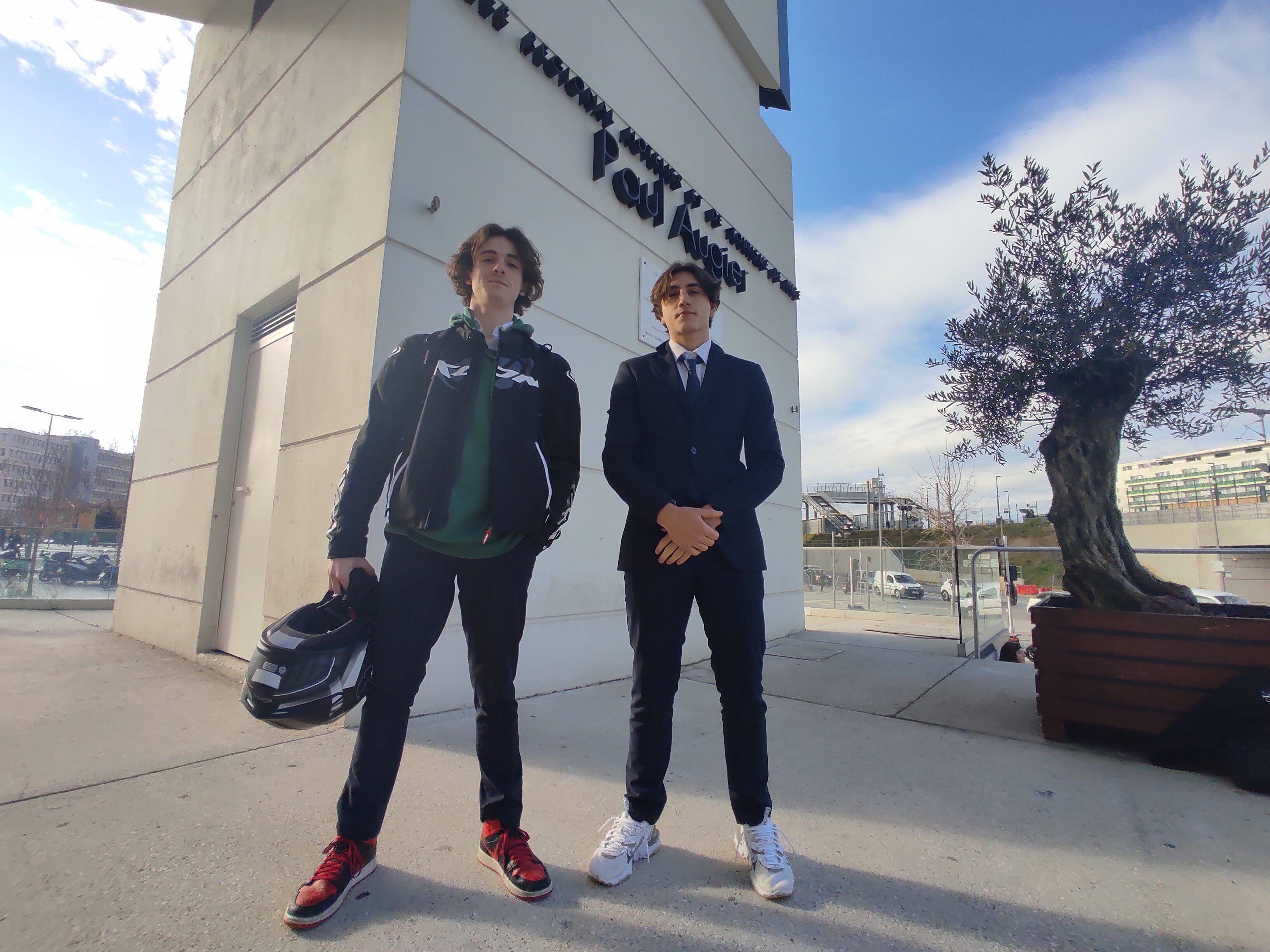 Uniforme à l'école: qu'en pensent les élèves du lycée hôtelier de Nice, obligés de porter un costume en cours?