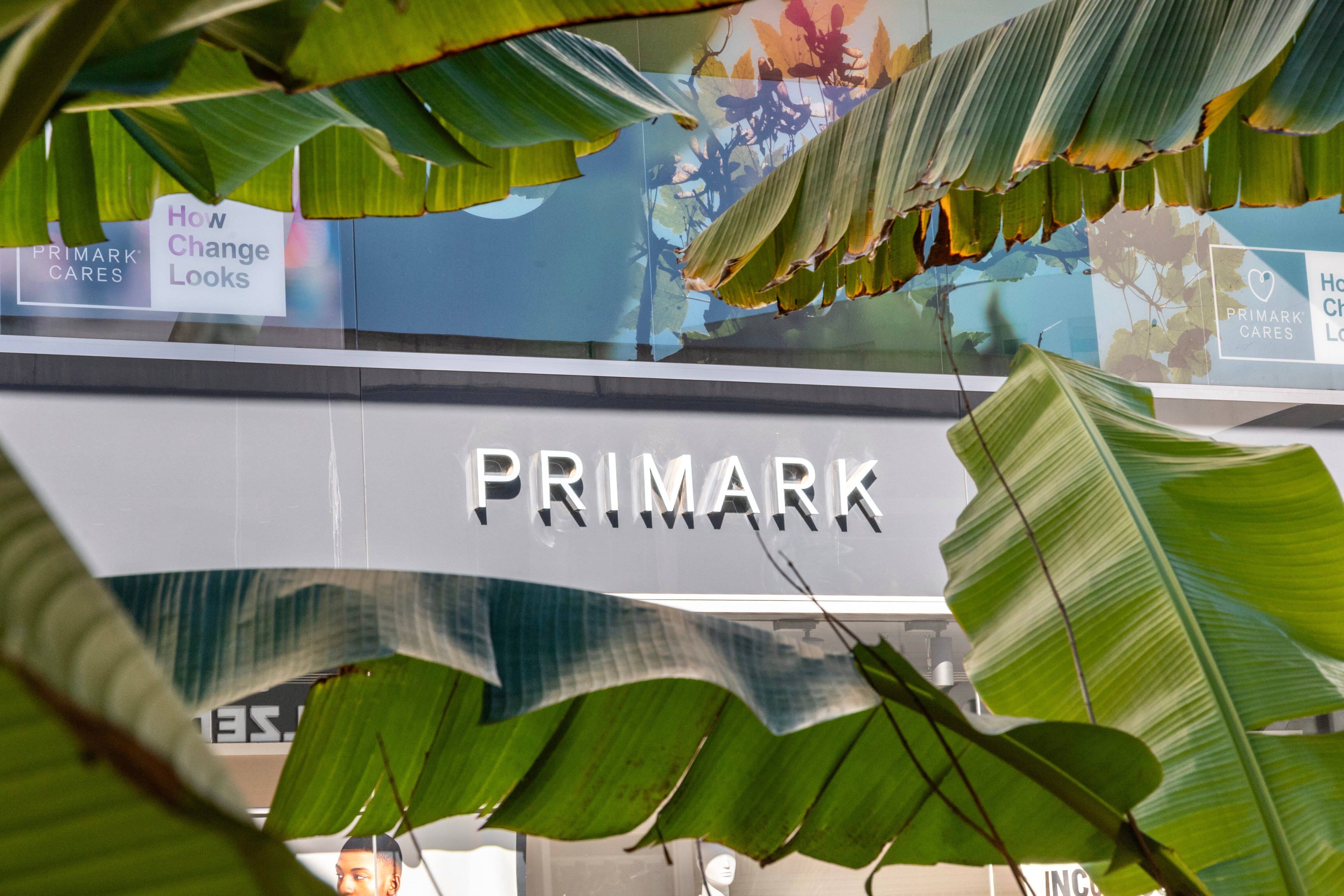 "L'ultra fast fashion ça nous aide vu les prix aujourd'hui"... Dans ce grand magasin varois, le dilemme entre acheter des vêtements vertueux et l'inflation