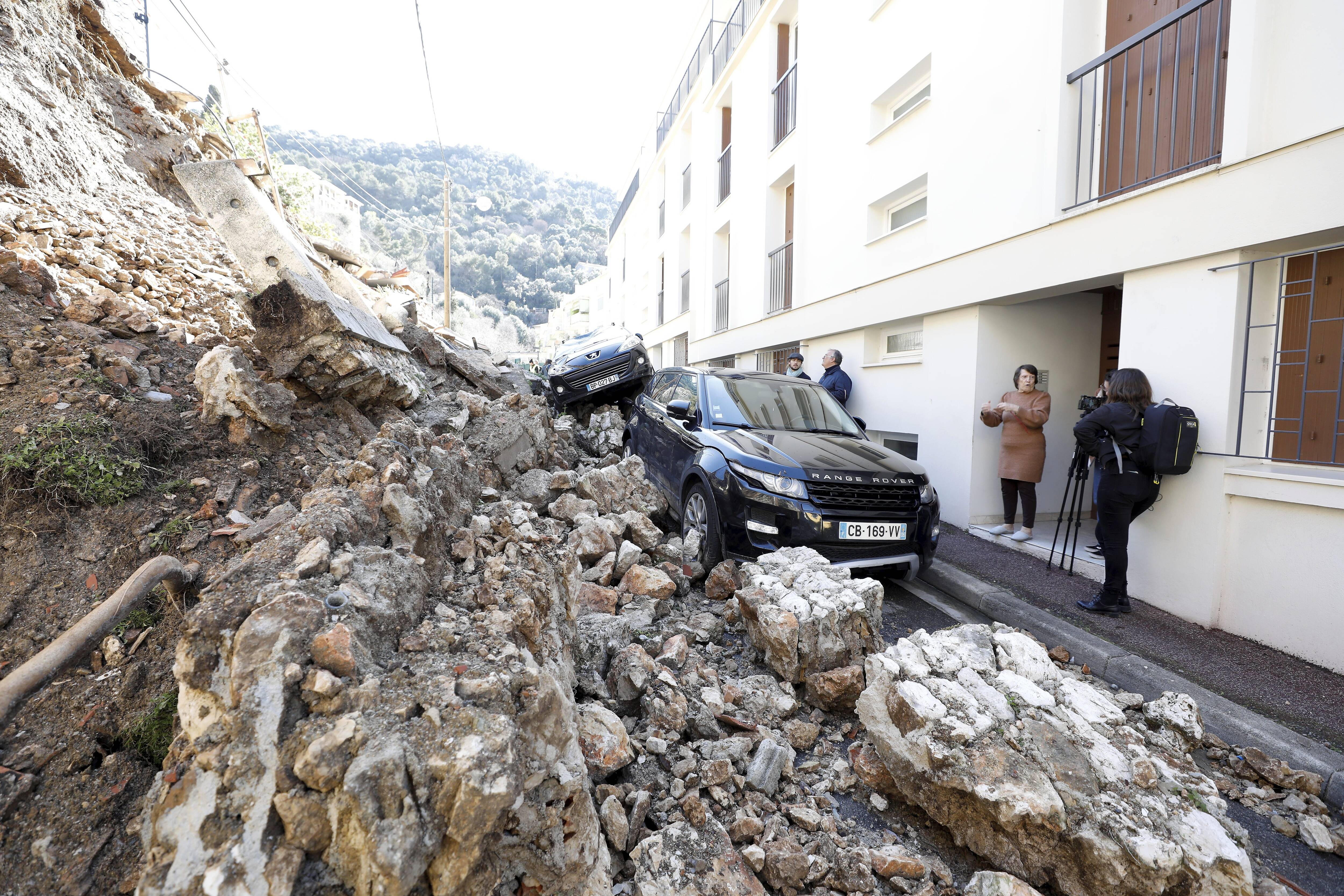 Riverains isolés à Nice : finalement, les chemins obstrués par les éboulements de dimanche ne seront pas déblayés avant plusieurs jours