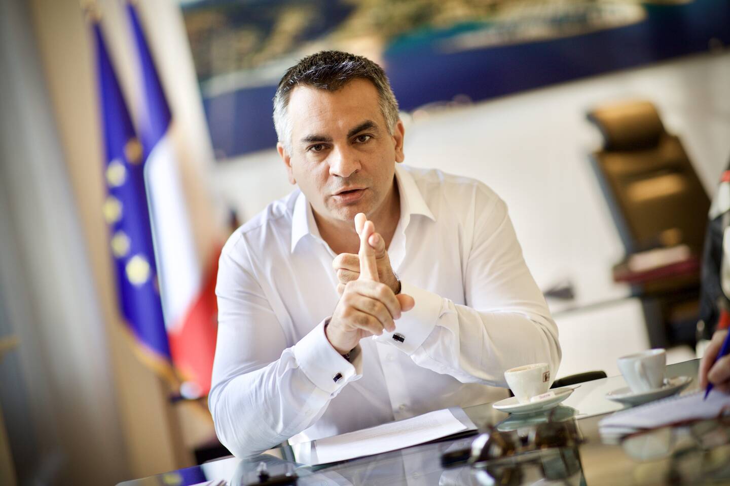 Sébastien Leroy, maire de Mandelieu-La Napoule, a fait part de sa colère après réception de l’amende SRU dans une vidéo publiée sur X.