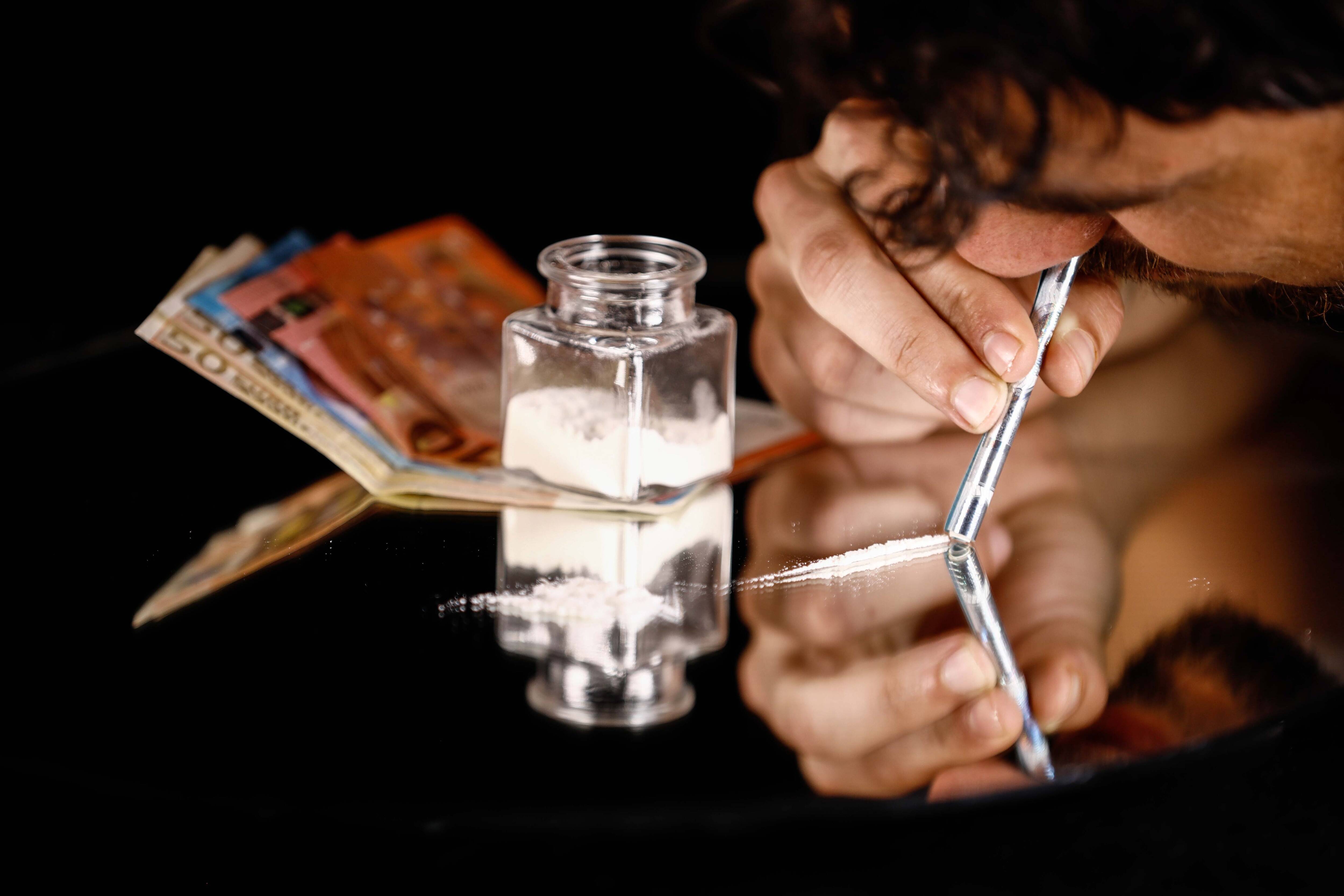 Un homme incarcéré après avoir caché 1,3 kg de coke et de cannabis chez ses beaux-parents à Menton