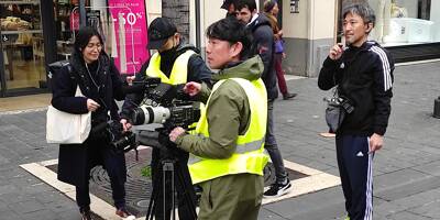 Que font ces équipes de tournage japonaises dans les rues de Nice?