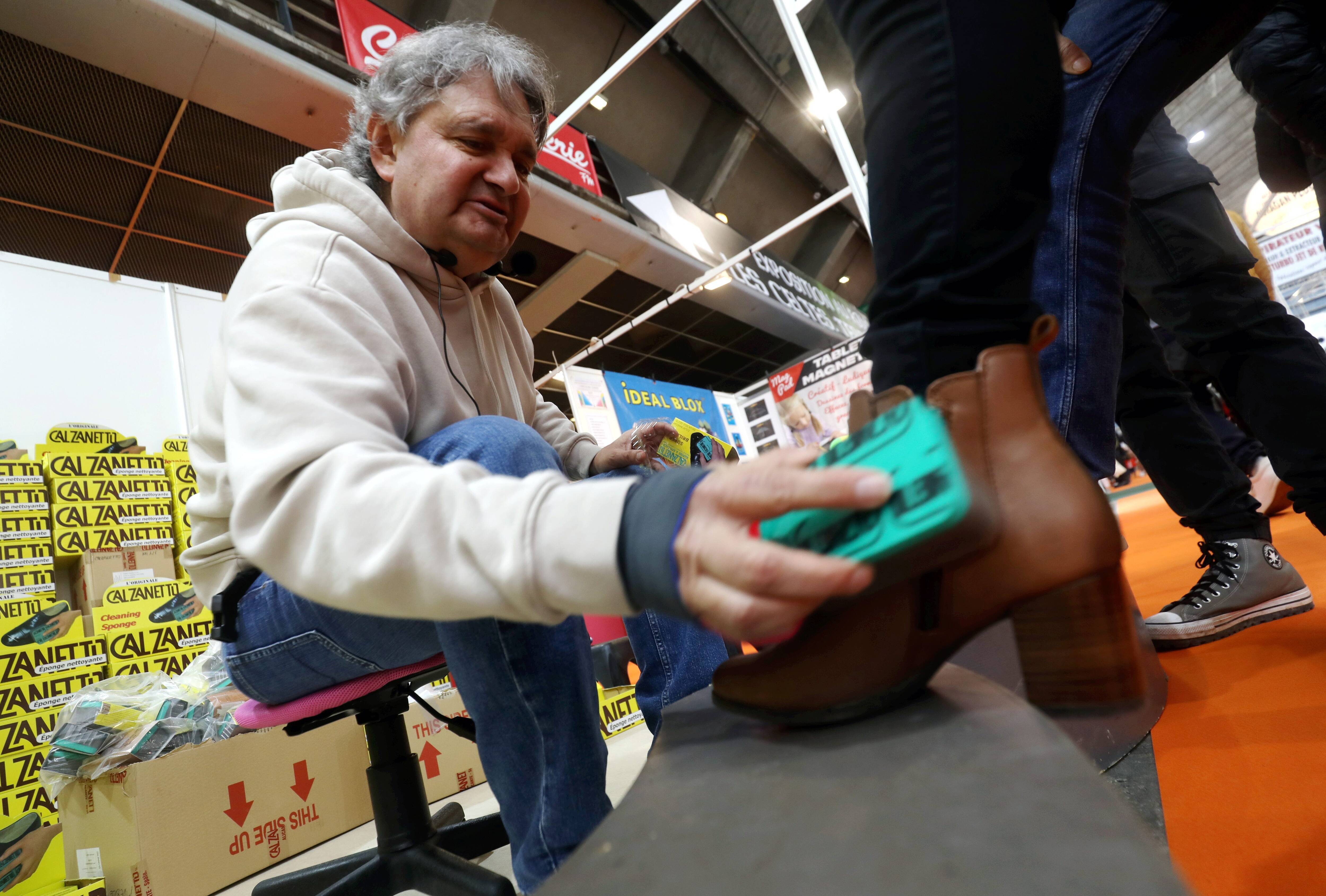 "C'est un spectacle": on vous donne leurs astuces pour "alpaguer" le client (potentiel) à la Foire de Nice