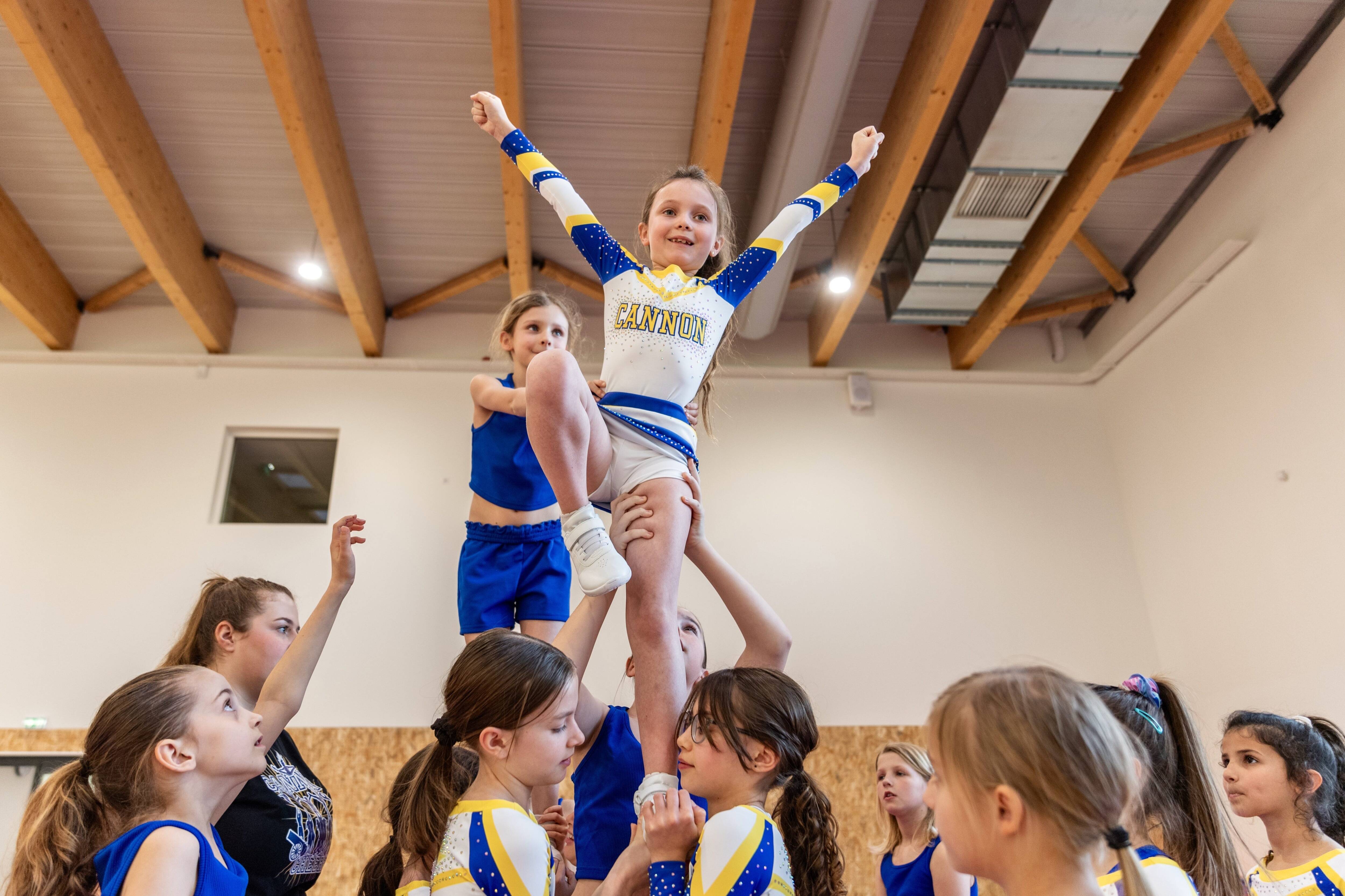 Behind the scenes of cheerleading training in the Var