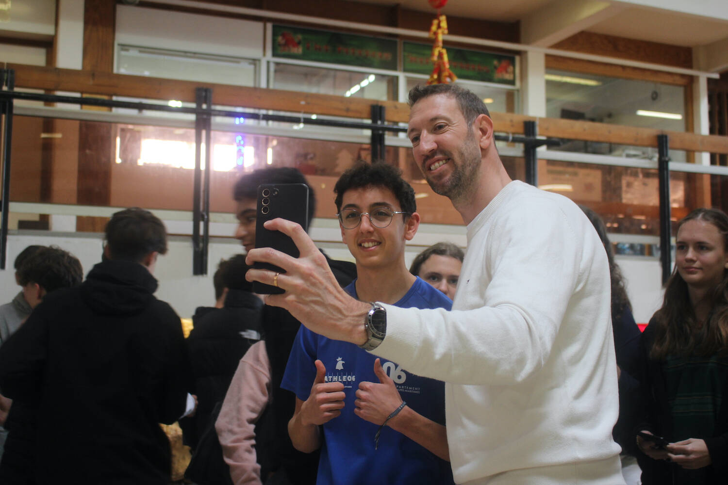 Visite olympique à Valbonne, le médaillé Alain Bernard en visite au CIV