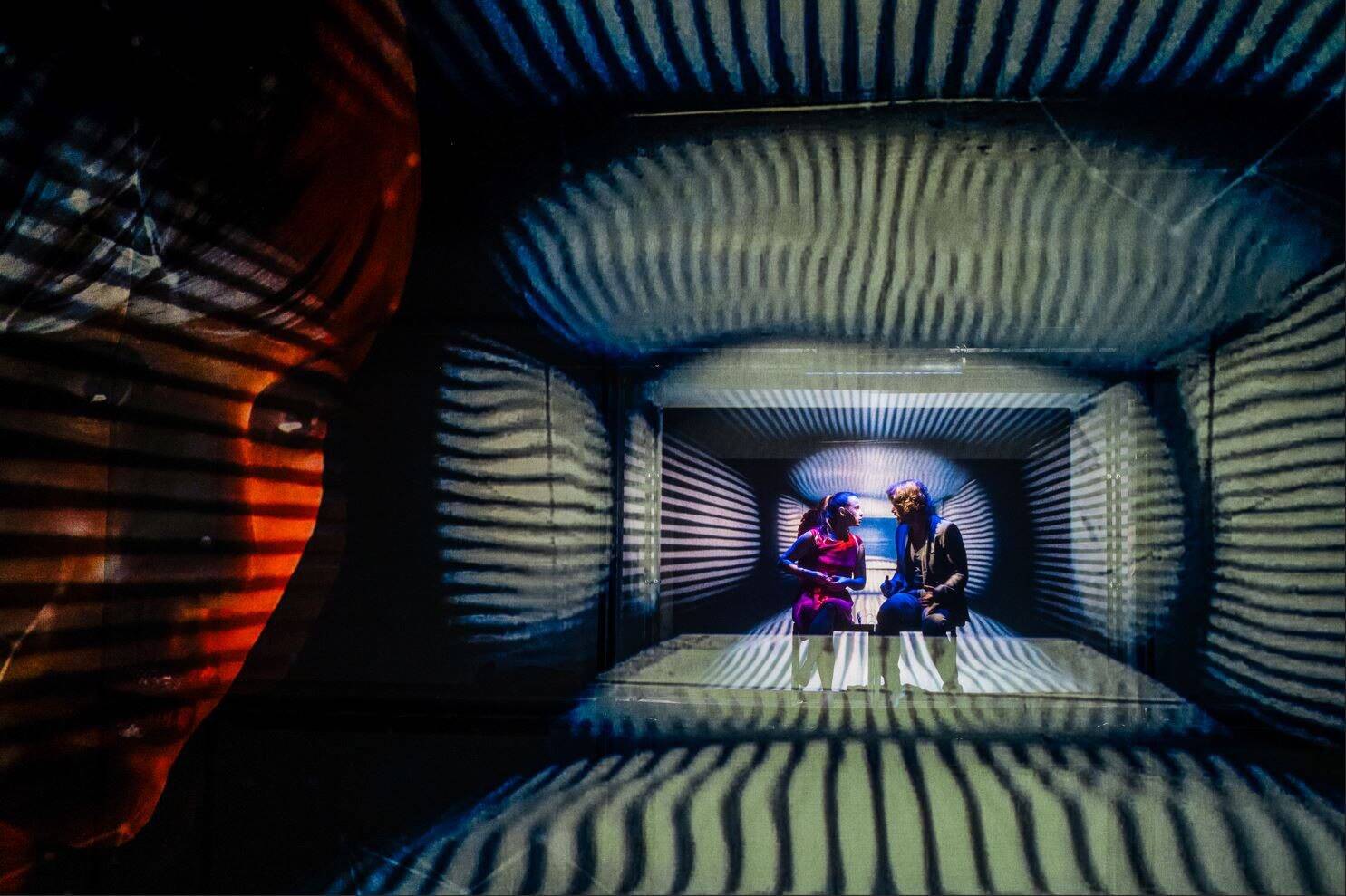 "Le Meilleur des mondes" d'Aldous Huxley revisité par le Collectif 8, entre théâtre et vidéo, à voir à Antibes