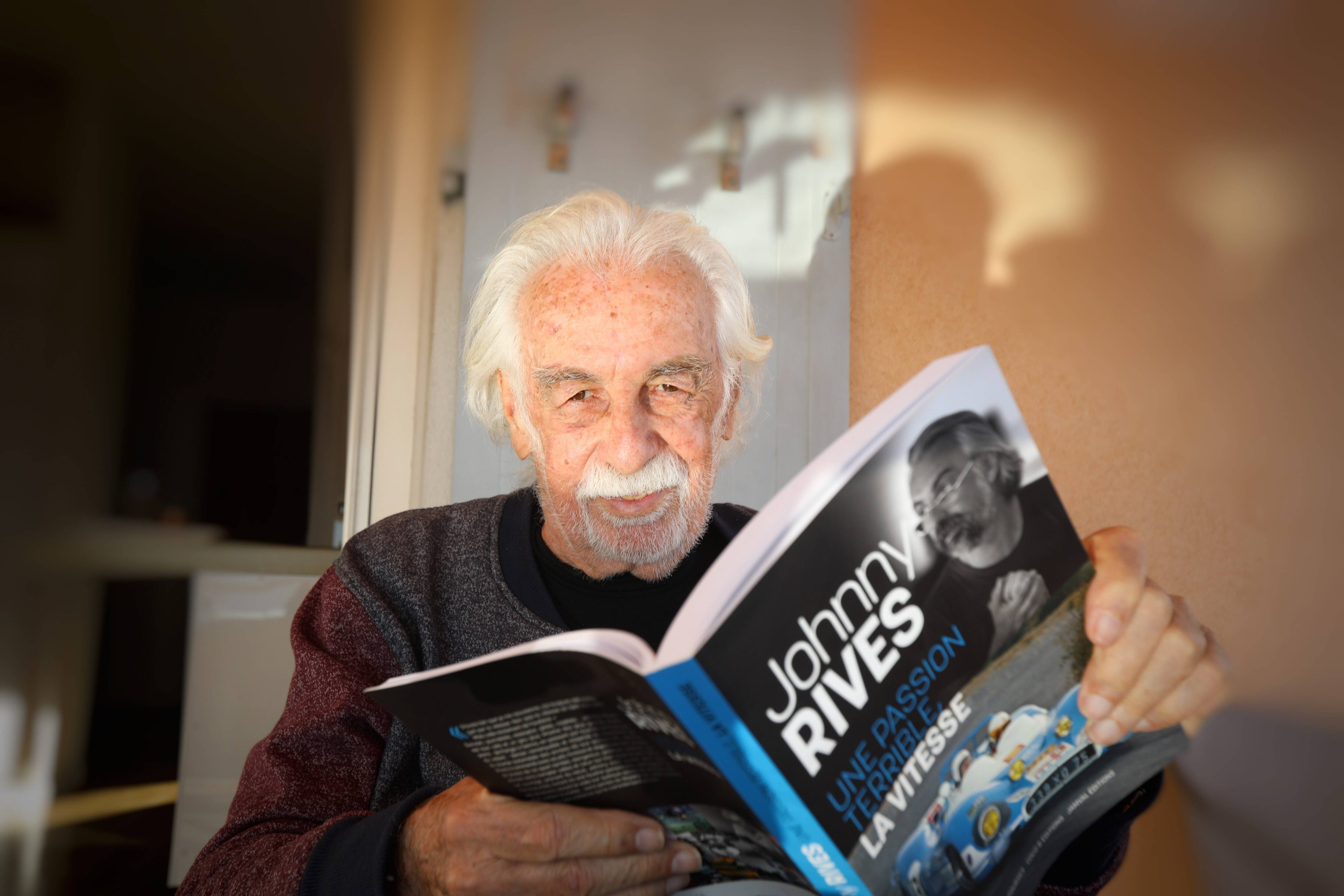 On l'appelait "le pape de la F1": le journaliste toulonnais Johnny Rives retrace une vie à toute vitesse en 256 pages
