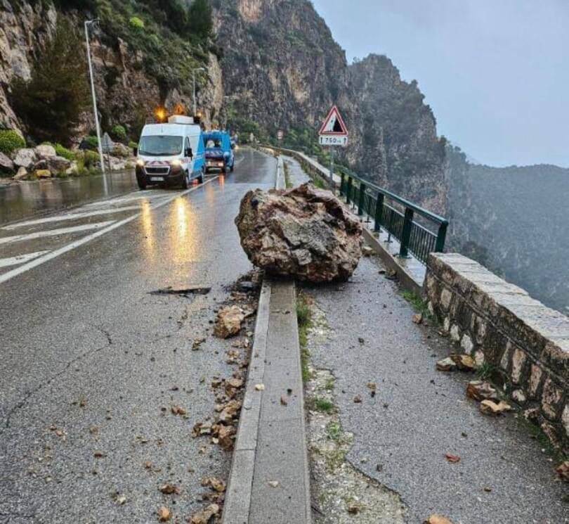 La moyenne corniche est fermée à la circulation entre Èze et Villefranche-sur-Mer depuis ce lundi