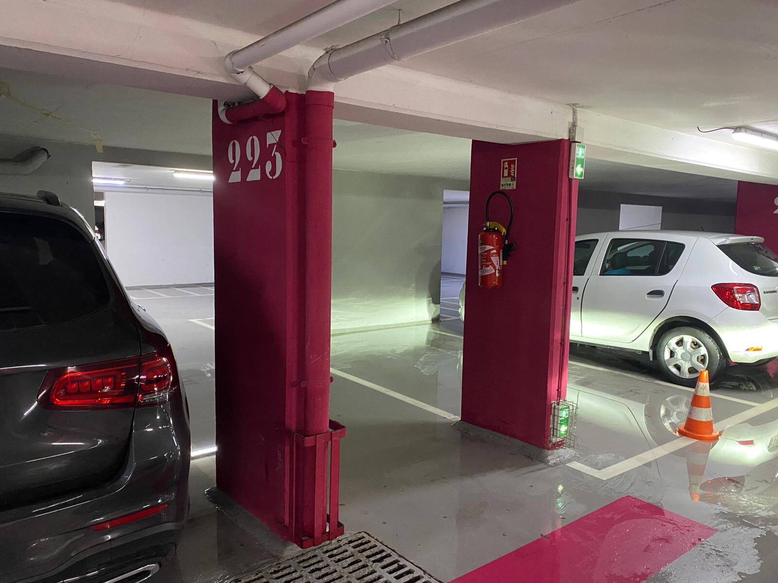 Le parking du centre de consultations Saint-Jean inondé à Cagnes-sur-Mer après les fortes pluies du week-end