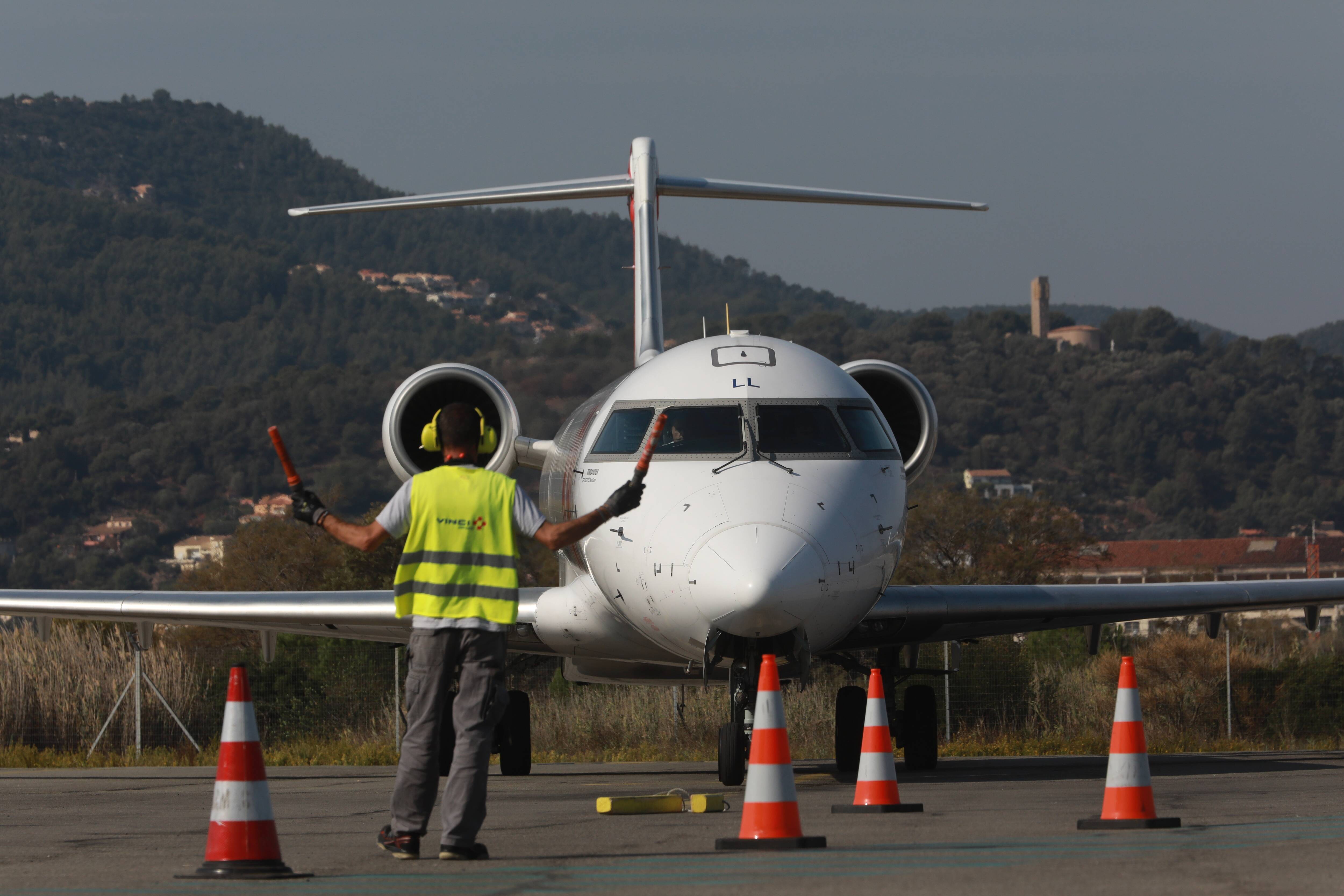 "Elle envoie un très mauvais signal": l'Union des aéroports français conteste la taxe sur la longue distance