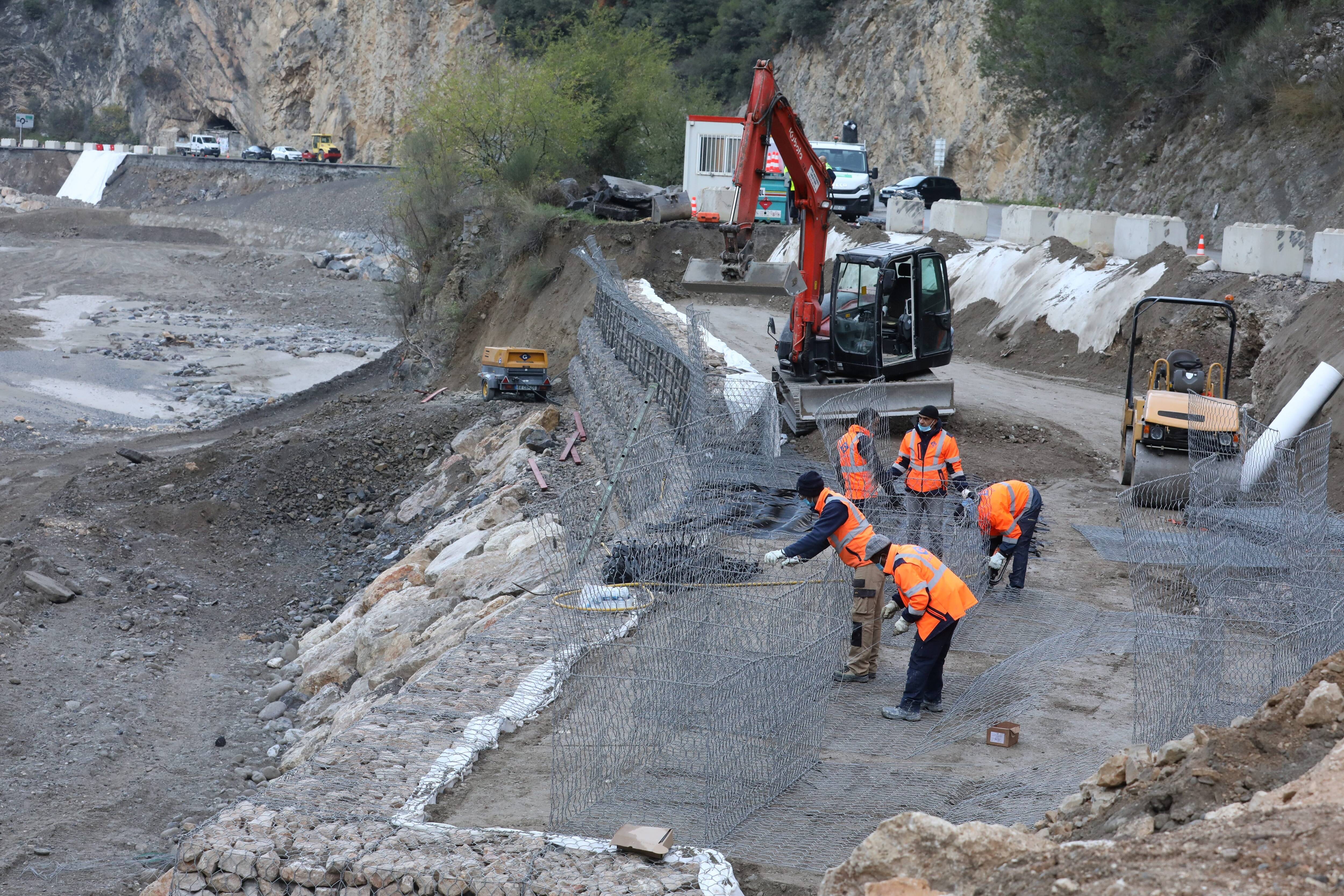 Affaire des travaux post-tempête Alex: des voitures de luxe saisies, les gardes à vue se poursuivent