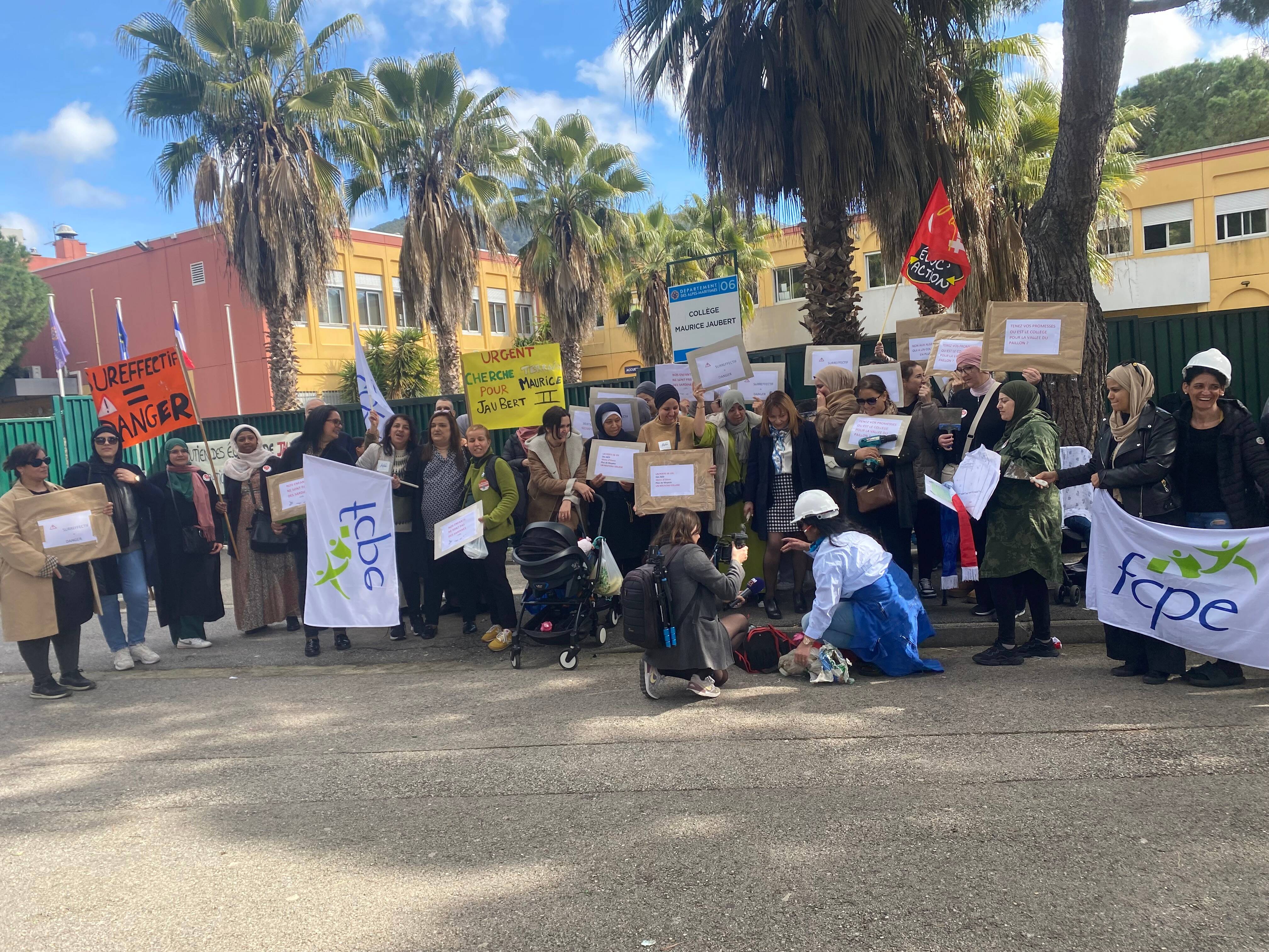 "S'il faut qu'on le construise nous-même on le fera": ces mamans de L'Ariane à Nice, manifestent avec leurs truelles pour construire un nouveau collège