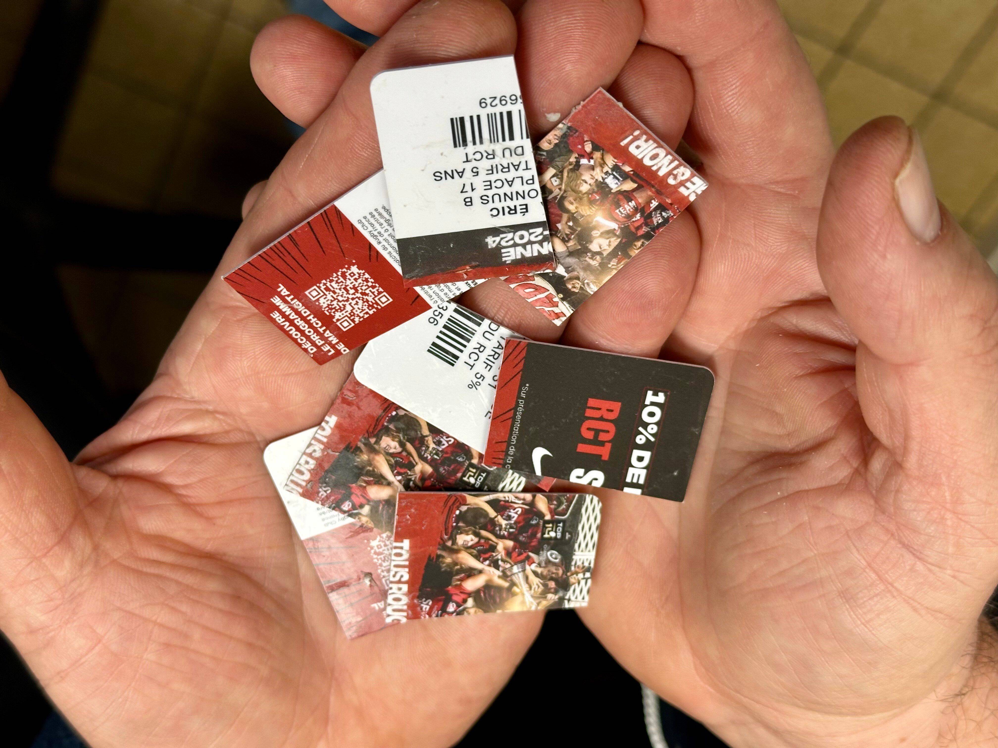 "Je ne suis plus sur le même bateau que mon club": excédé, cet abonné du RCT depuis 34 ans découpe sa carte au stade Mayol, sa vidéo devient virale