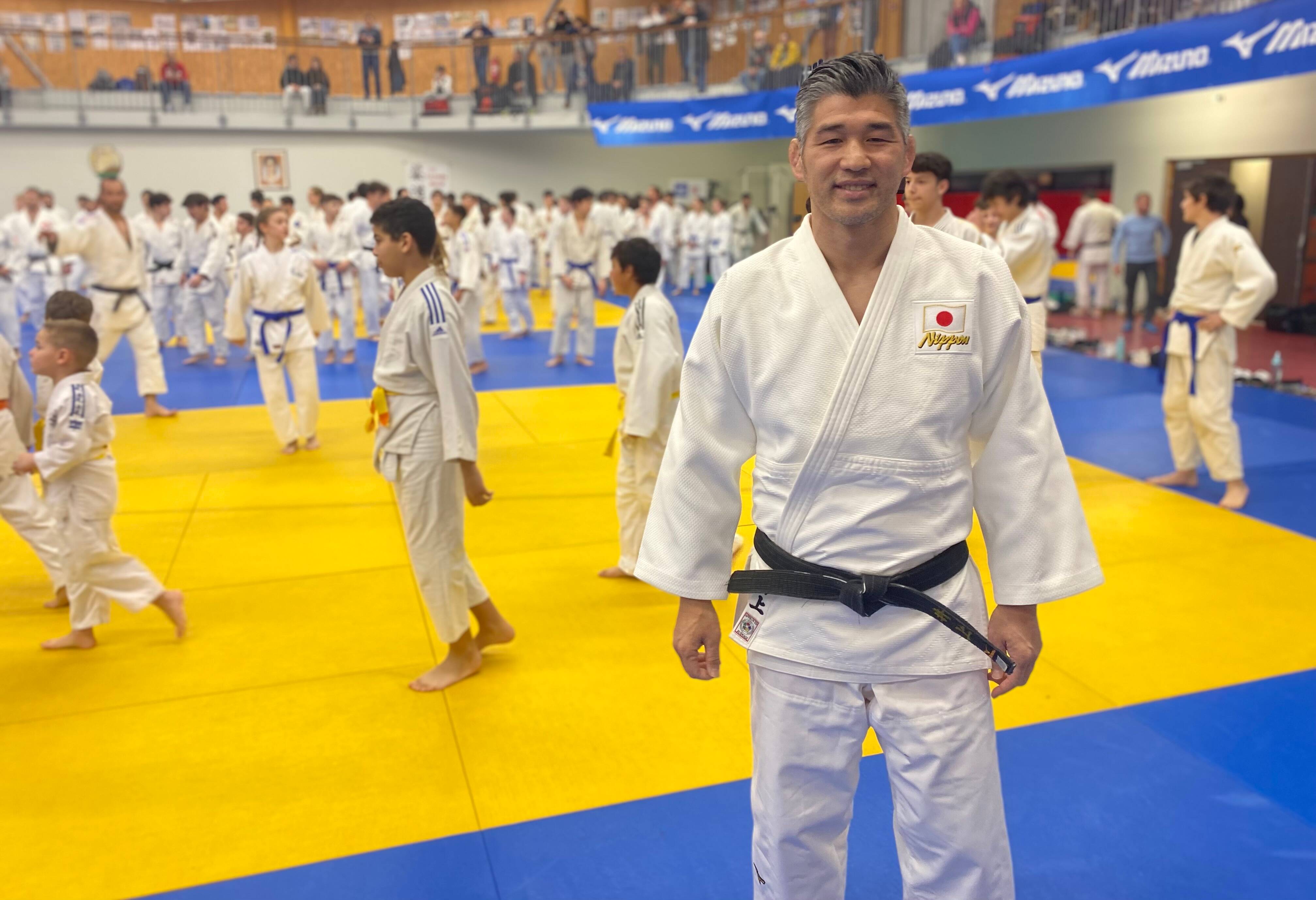 "Ça les fait rêver et ça doit servir à nourrir leurs ambitions": une légende du judo mondial anime une session pour jeunes champions à Saint-Laurent-du-Var