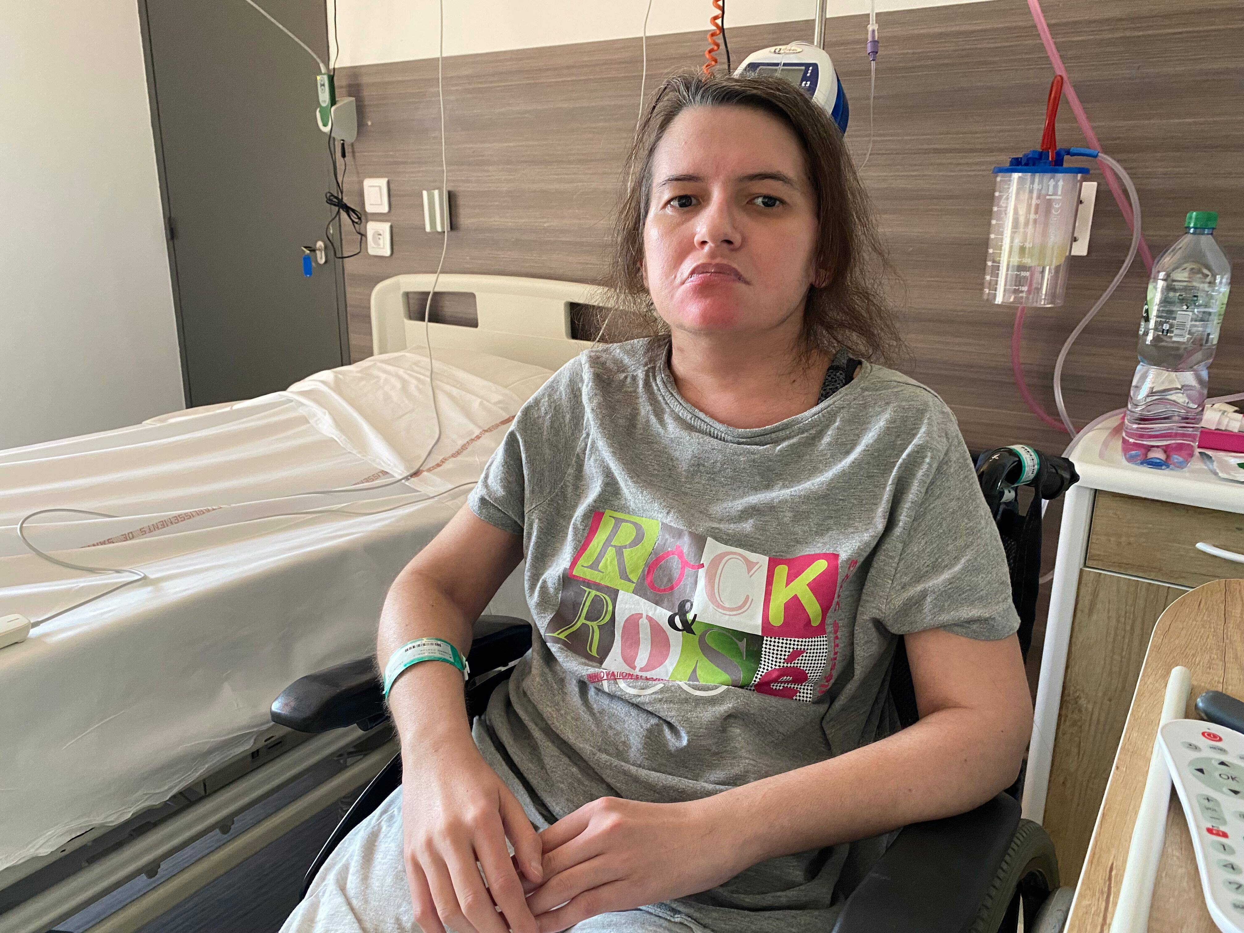 "C'est devenu tellement intense que je ne me levais plus": atteinte d'une maladie rare elle raconte le combat de 4 millions de français