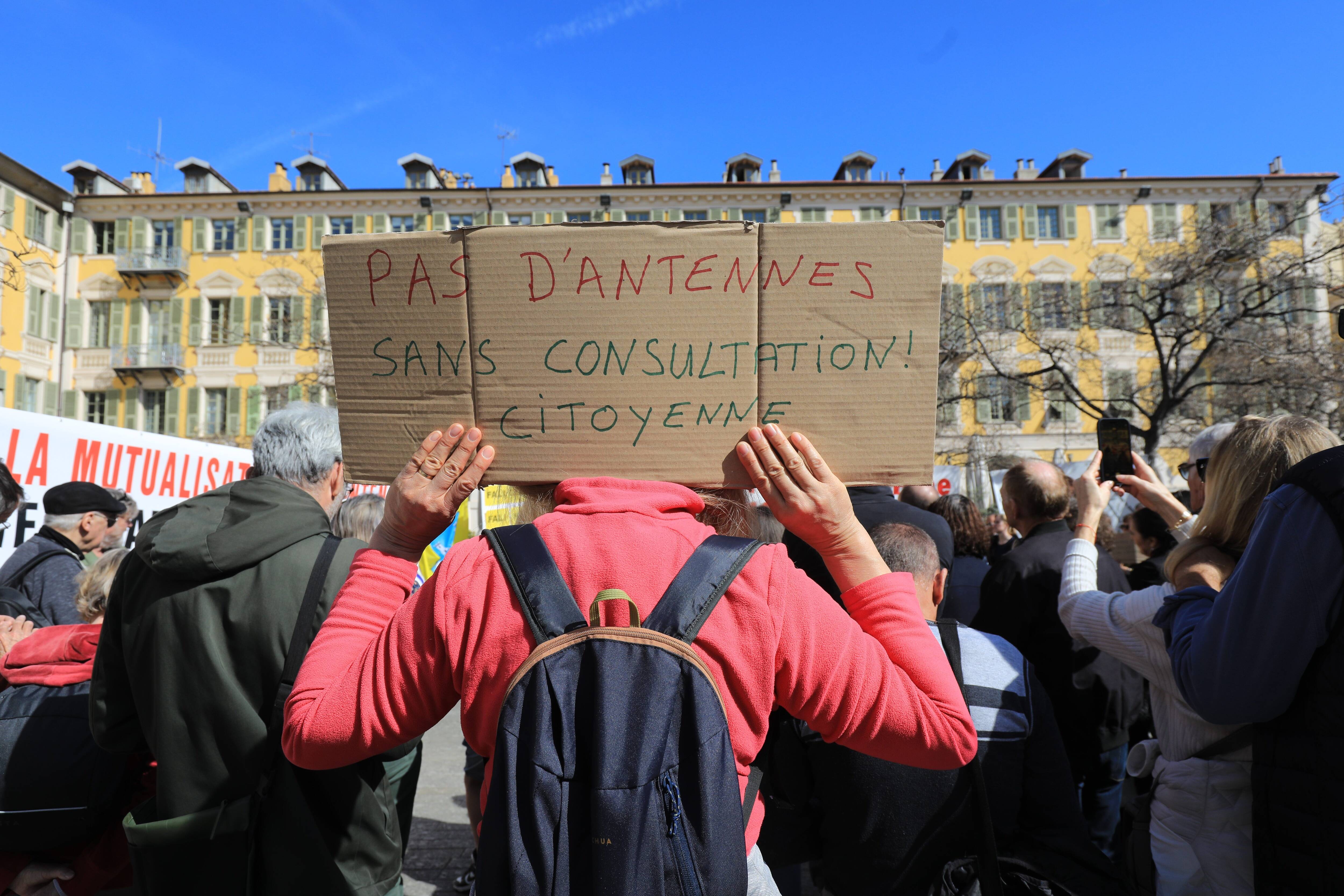 Citoyens et élus mobilisés ce samedi à Nice contre "le Far West" des antennes relais