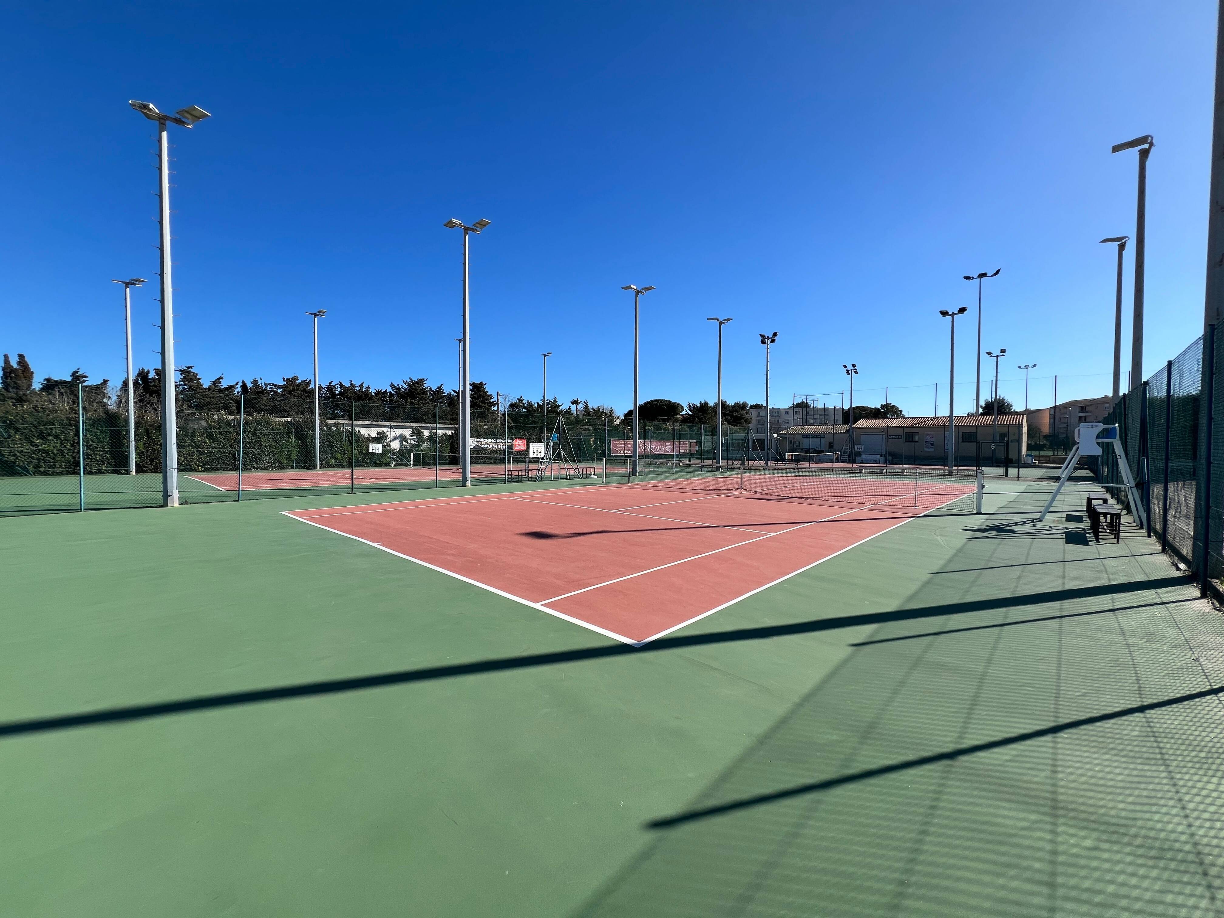 "Il faut des padels, c'est à la demande de beaucoup d'adhérents" : la folie padel arrive au tennis de Six-Fours pour assurer l'avenir