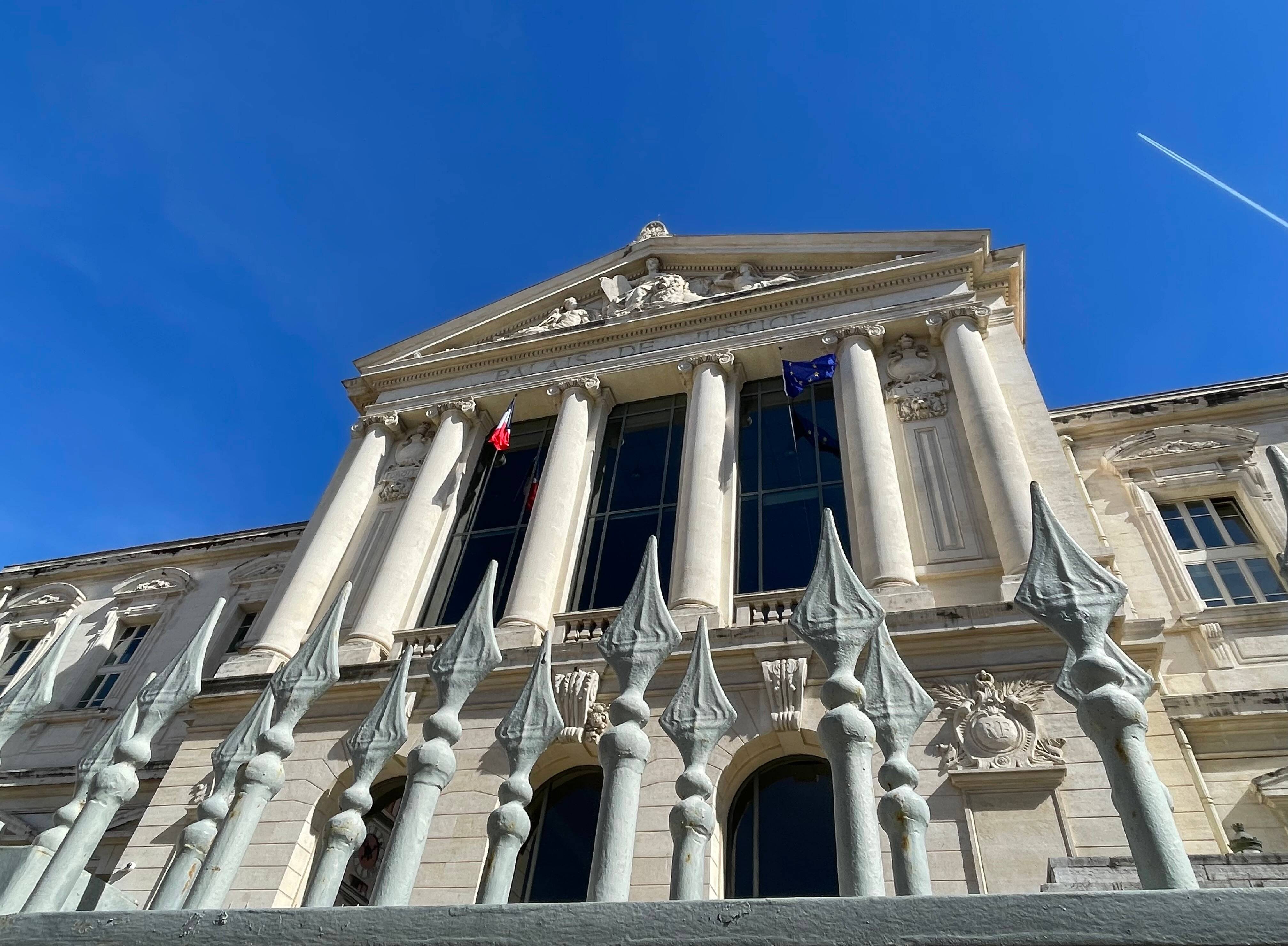 Il casse le bras de son ex-compagne sous les yeux de leur fils autiste, un père condamné