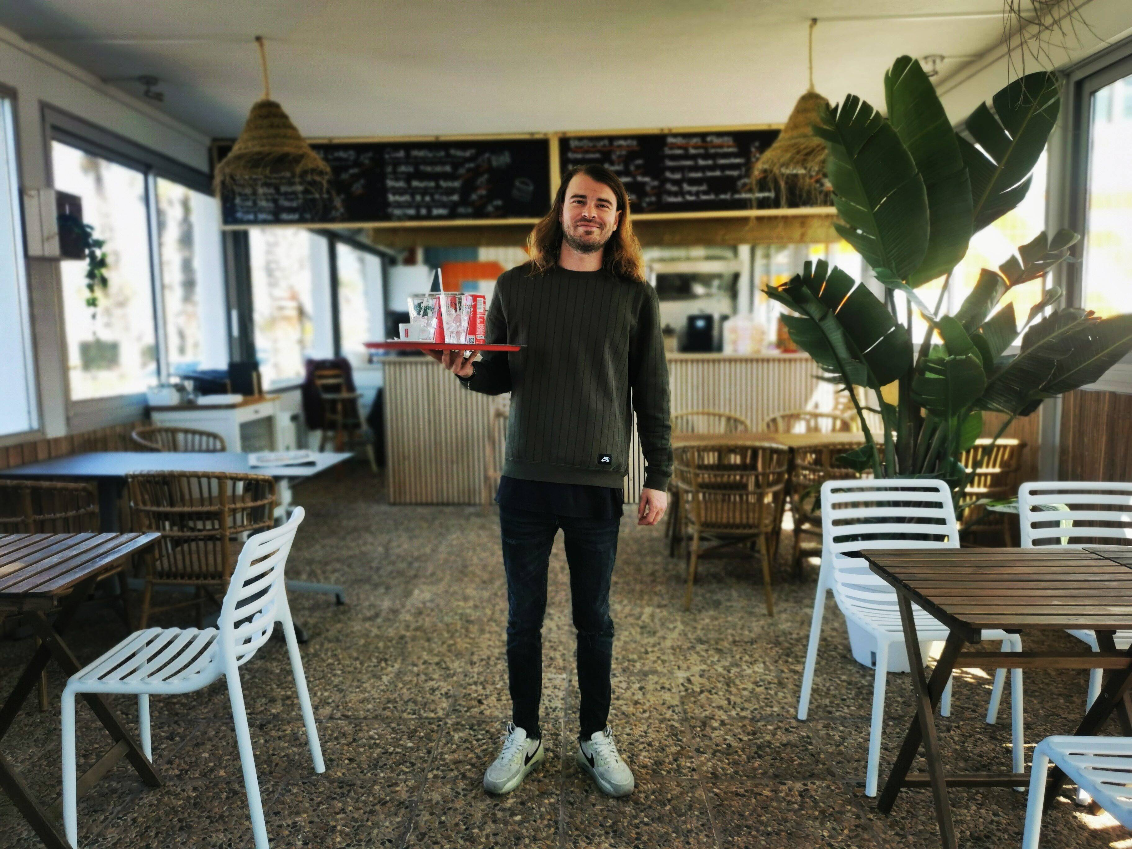Changement d'ambiance au snack de la piscine du Port-Marchand à Toulon avec un nouveau patron