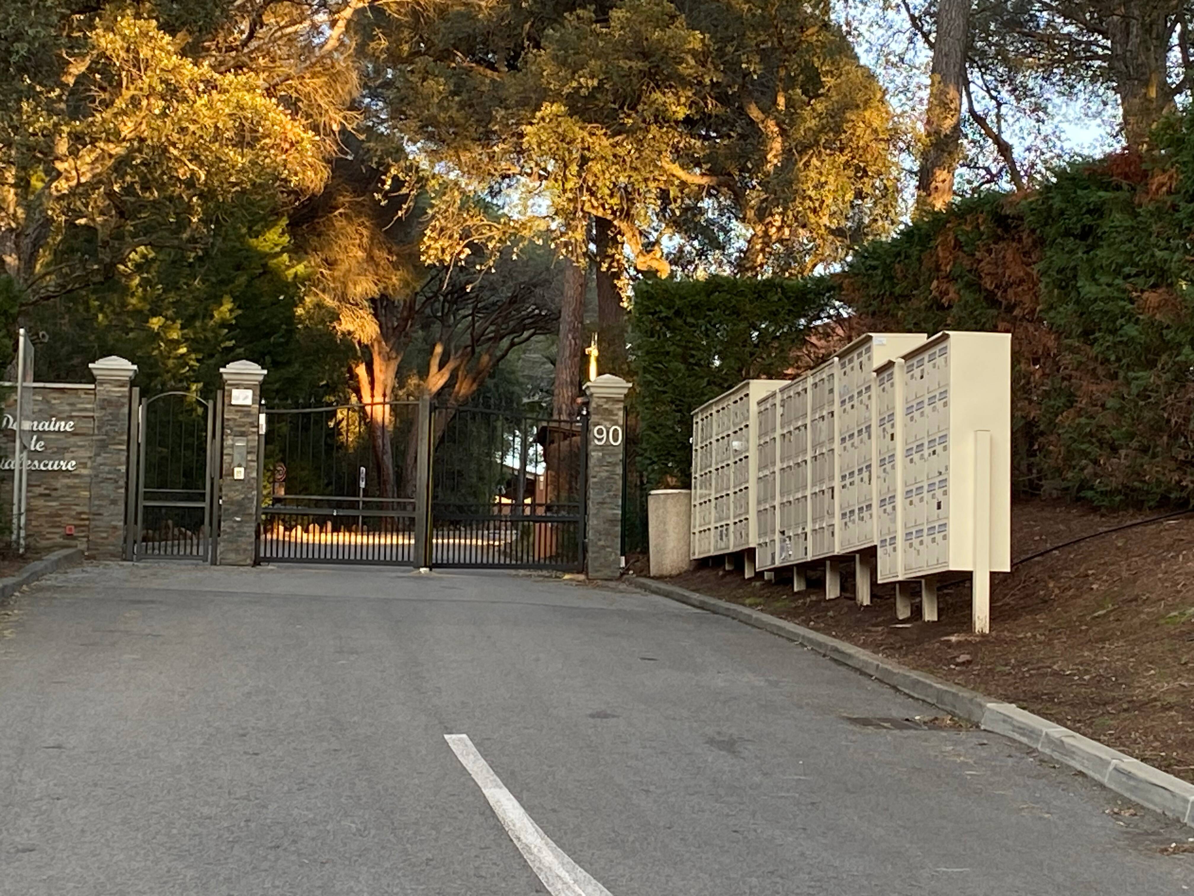 Mort suspecte d'une femme dans un quartier chic de Saint-Raphaël: le mari libéré et placé sous contrôle judiciaire