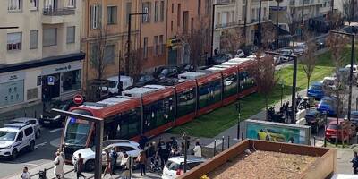 À Nice, le tramway percute une voiture qui traversait les rails
