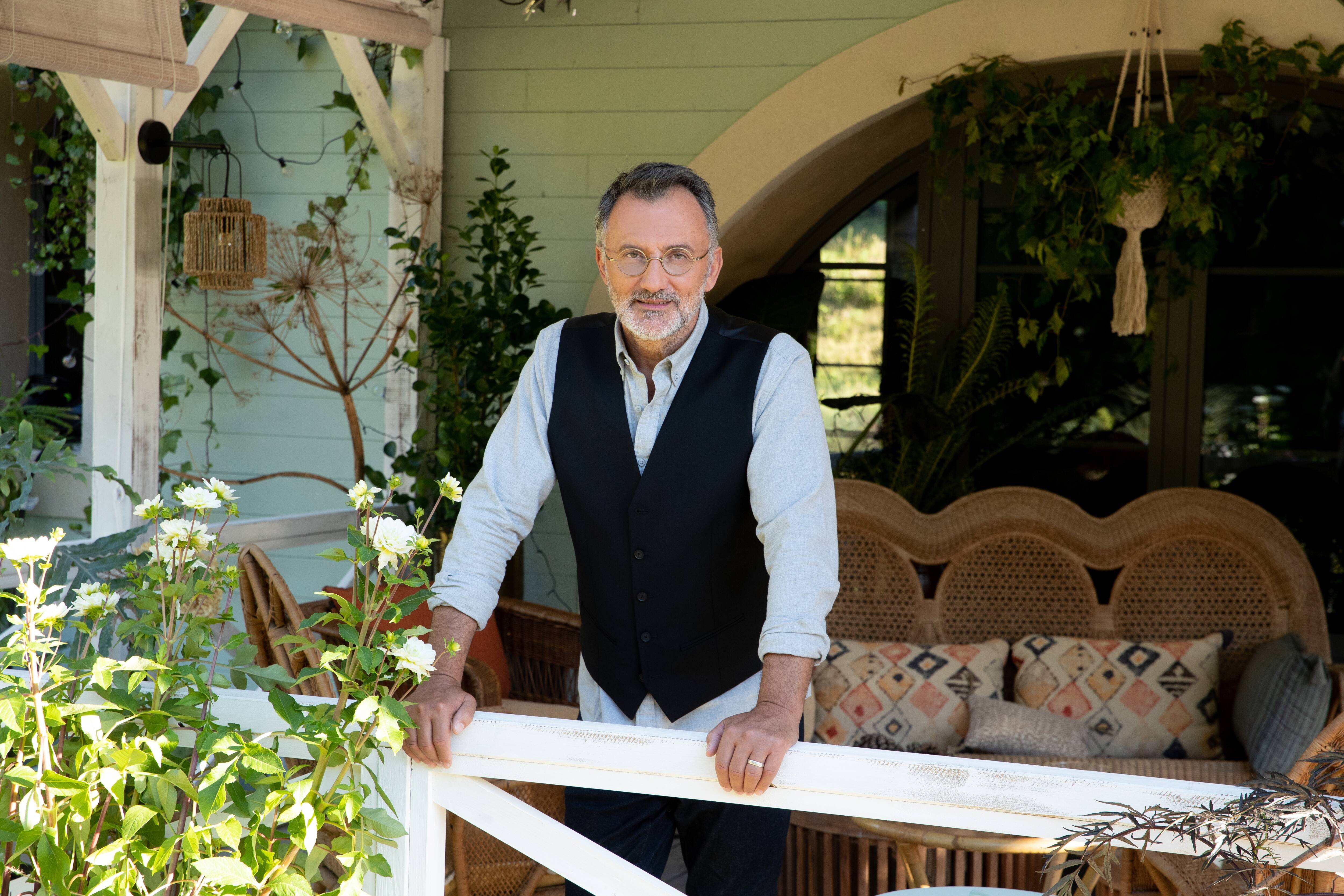 "Je n'entends plus de l'oreille droite": l'animateur télé Frédéric Lopez se confie sur sa maladie