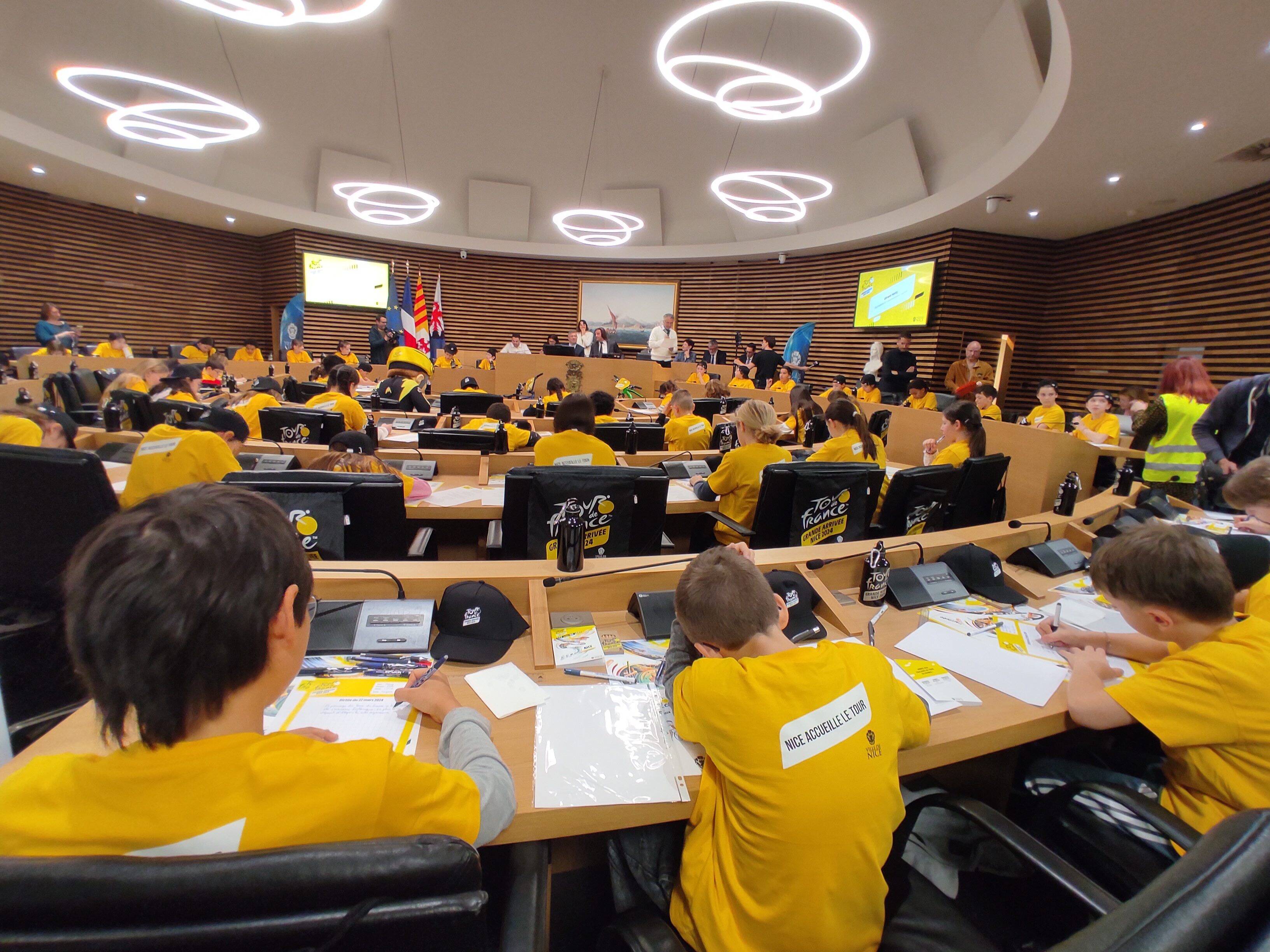 La couyole ou couillole? Les écoliers niçois en selle pour la dictée du Tour de France