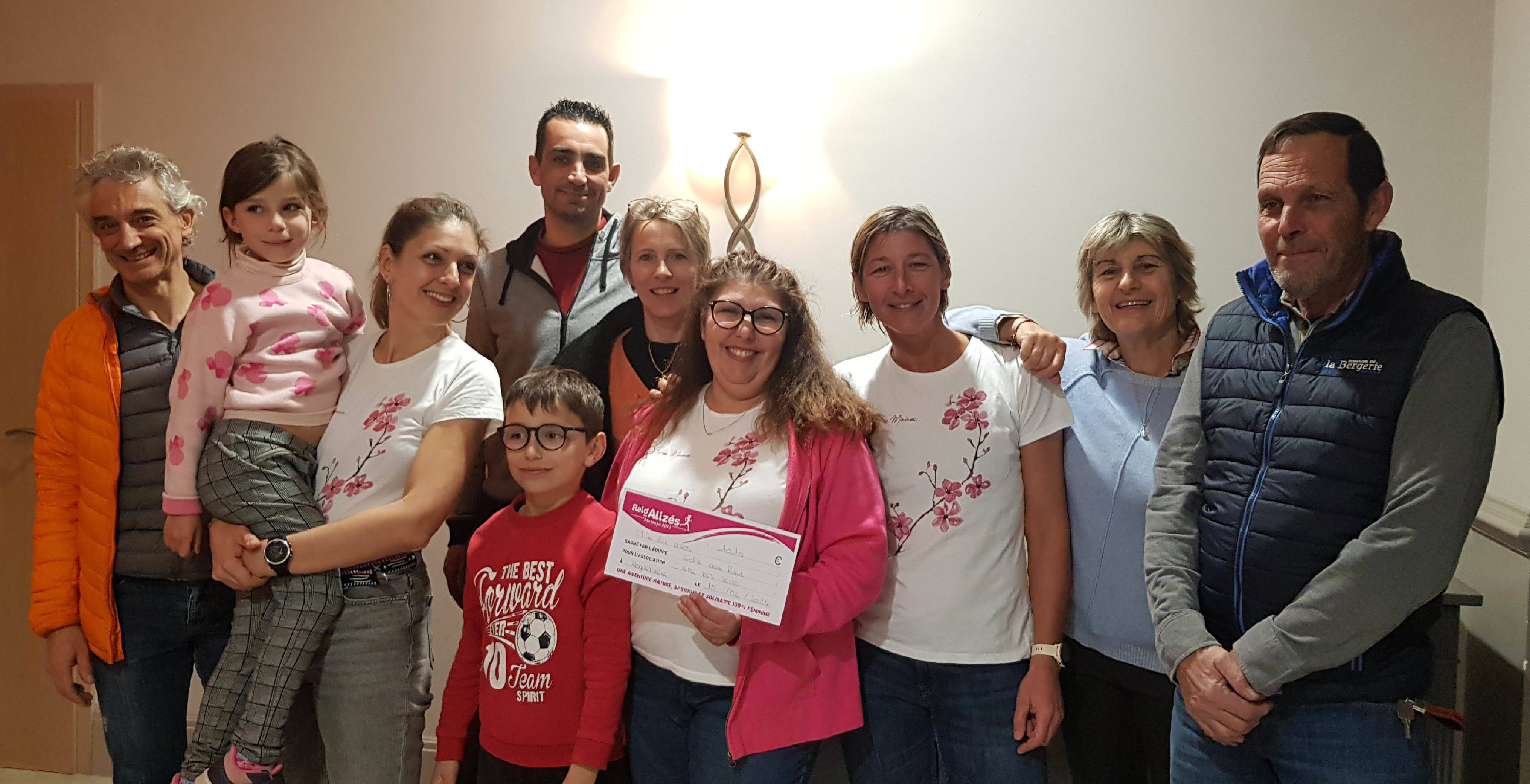 Raid des Alizés: deux championnes du Var remettent plus de 1.000¬ à une association qui aide les malades du cancer du sein