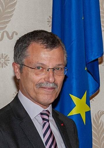 Pour l'ancien patron de la police aux frontières, il faut "cesser les postures idéologiques" sur l'immigration