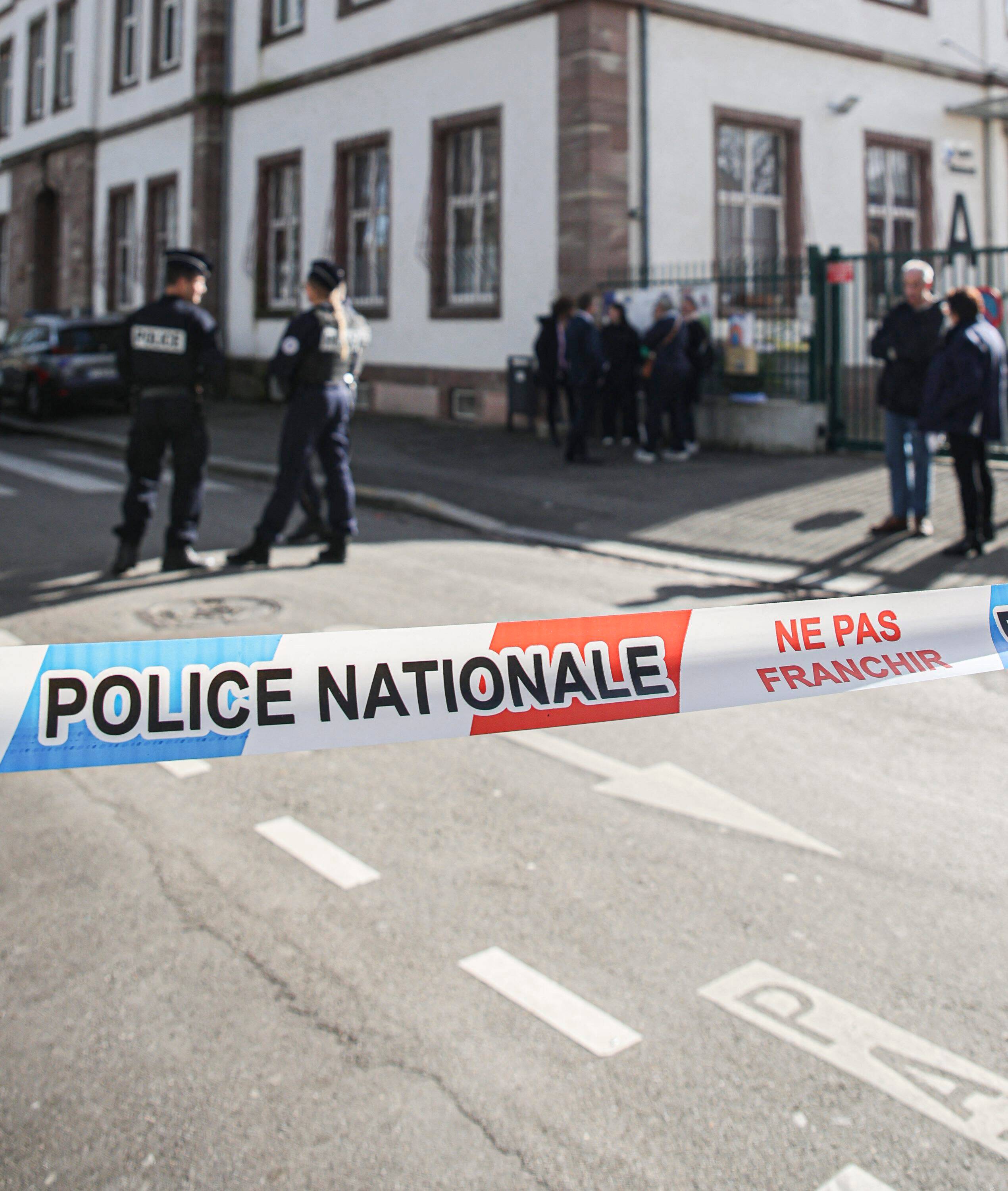 Menaces d’attentat: les patrouilles renforcées auprès des établissements scolaires des Alpes-Maritimes