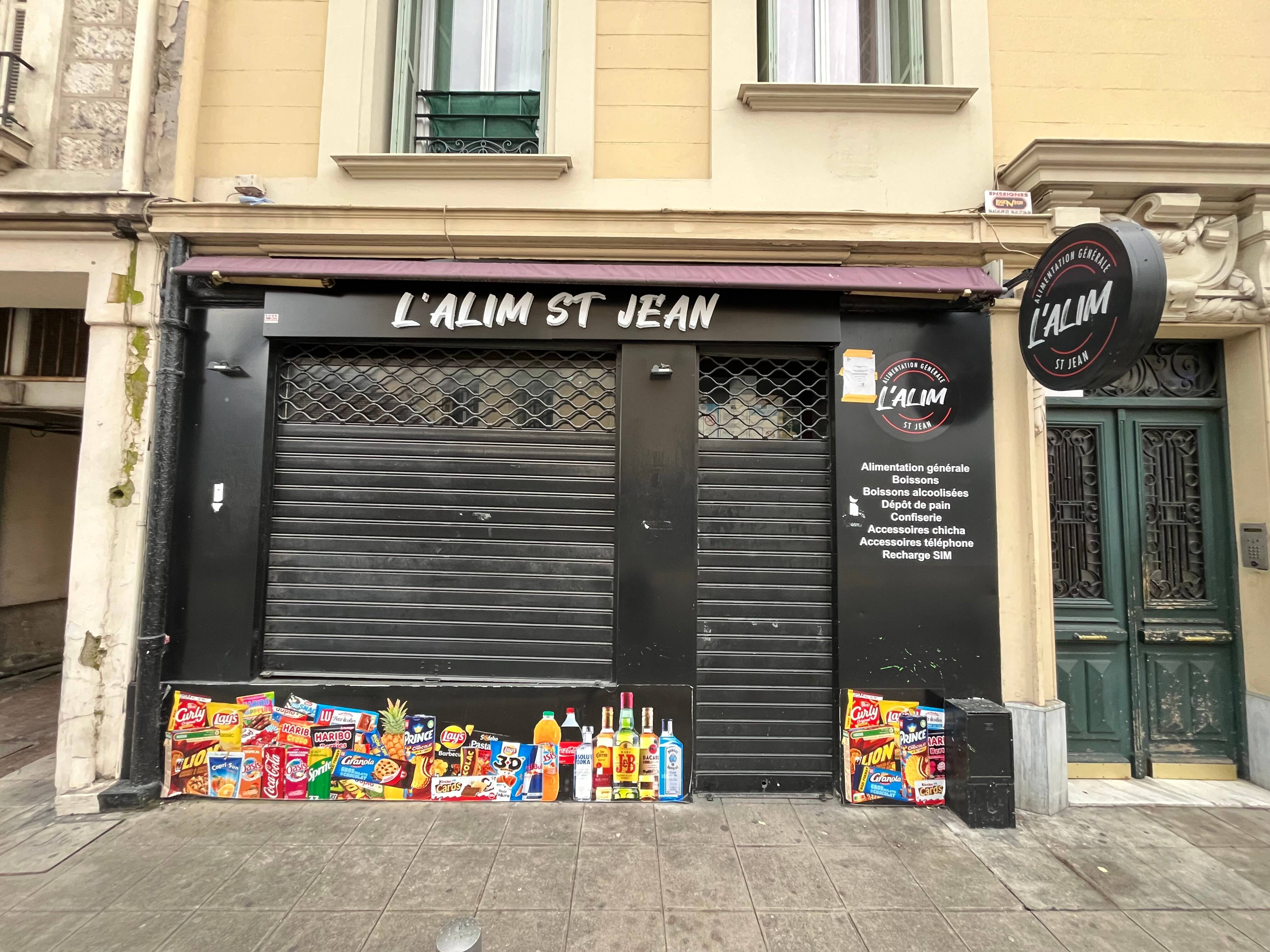 En vendant des cigarettes et du tabac de contrebande, "tu peux te faire 8.000 euros par mois et c'est du black"