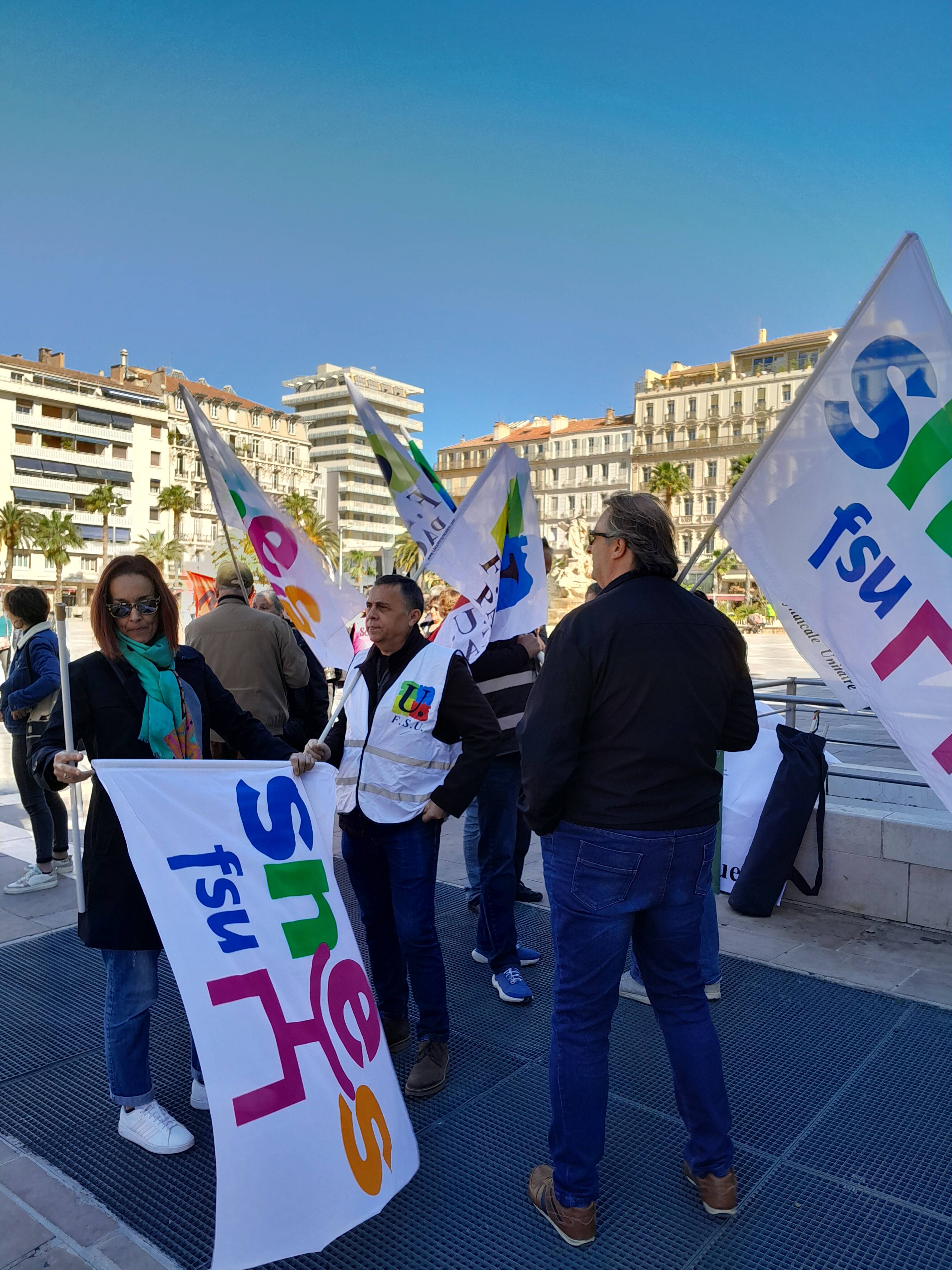 "Choc des savoirs": une cinquantaine d'enseignants mobilisés contre la réforme du gouvernement à Toulon
