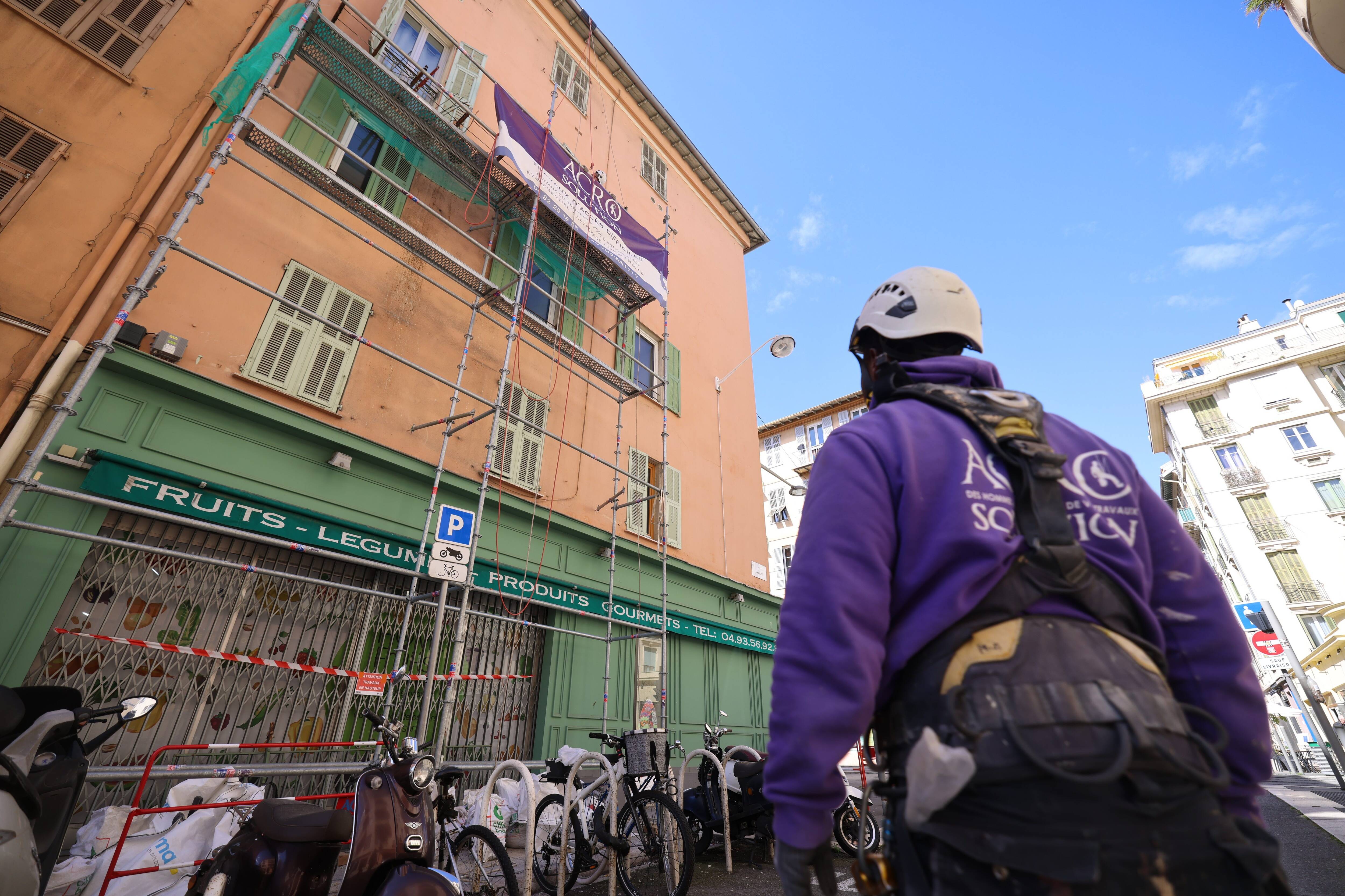 "Je n'en avais jamais vu un en si mauvais état": ils interviennent pour sécuriser les balcons à Nice