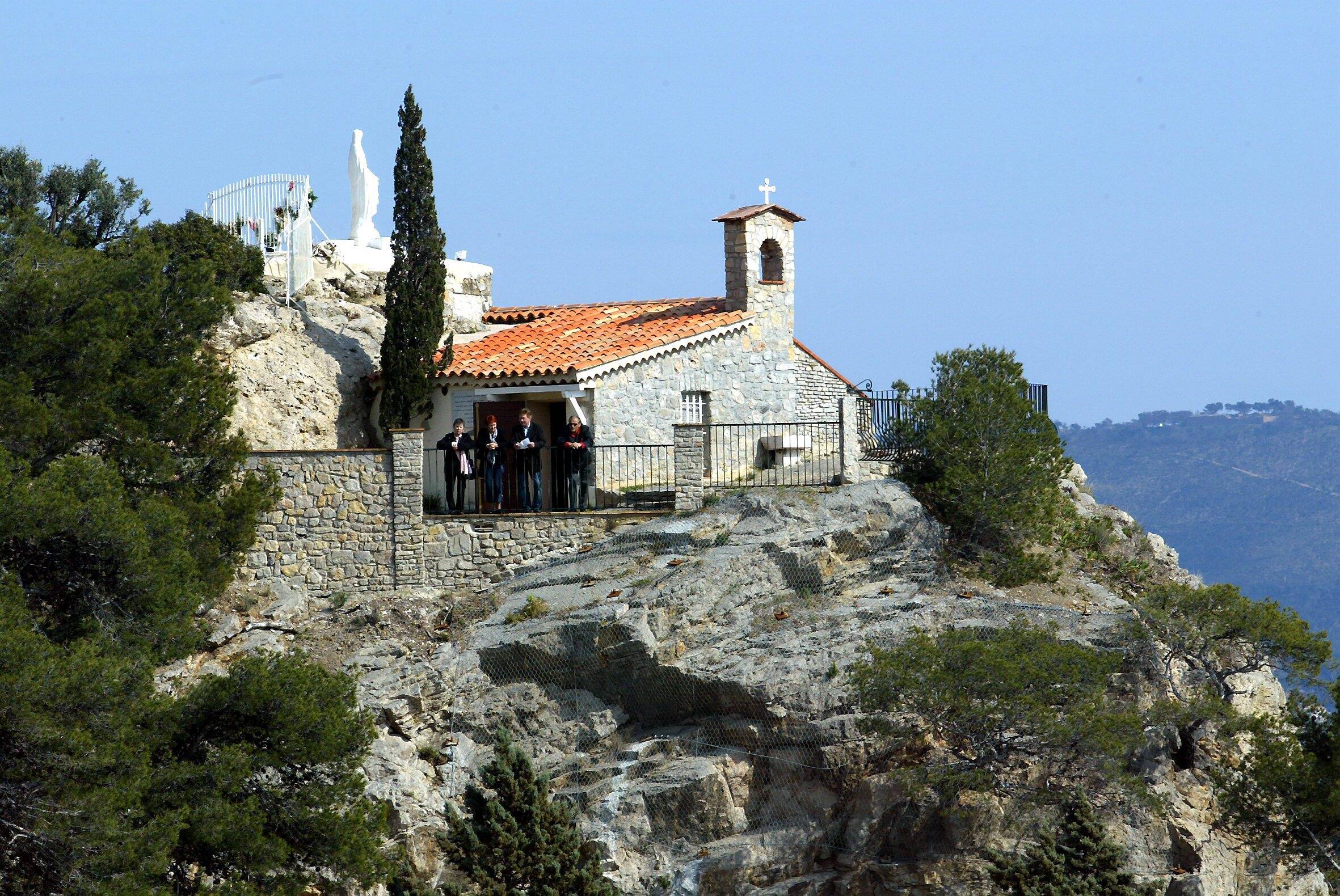 Un jeune homme coincé dans des rochers après une lourde chute en bord de mer à Toulon