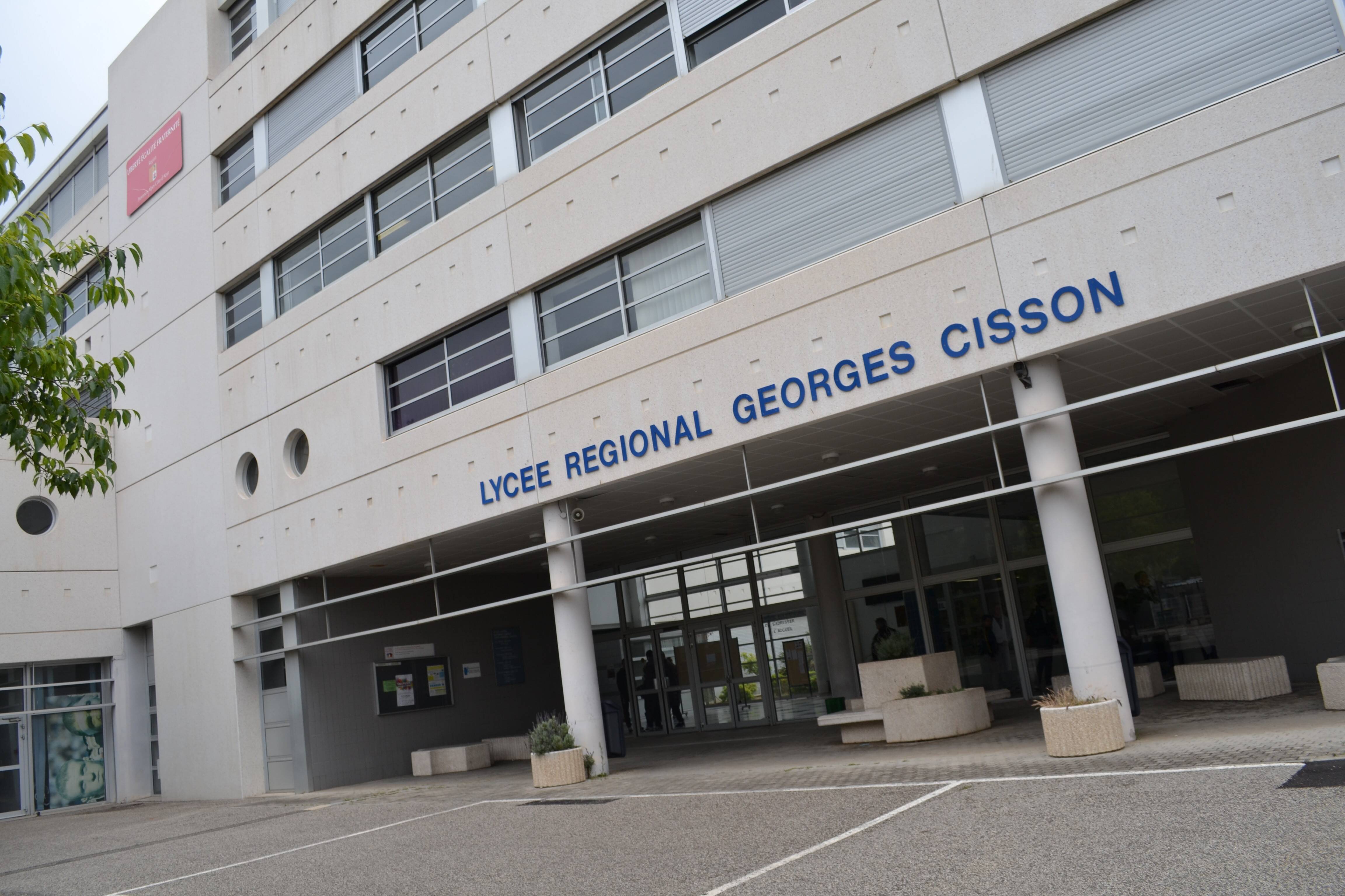 Leurs stages en entreprise n'ont pas été rémunérés, des lycéens font un blocus au lycée professionnel Georges-Cisson à Toulon