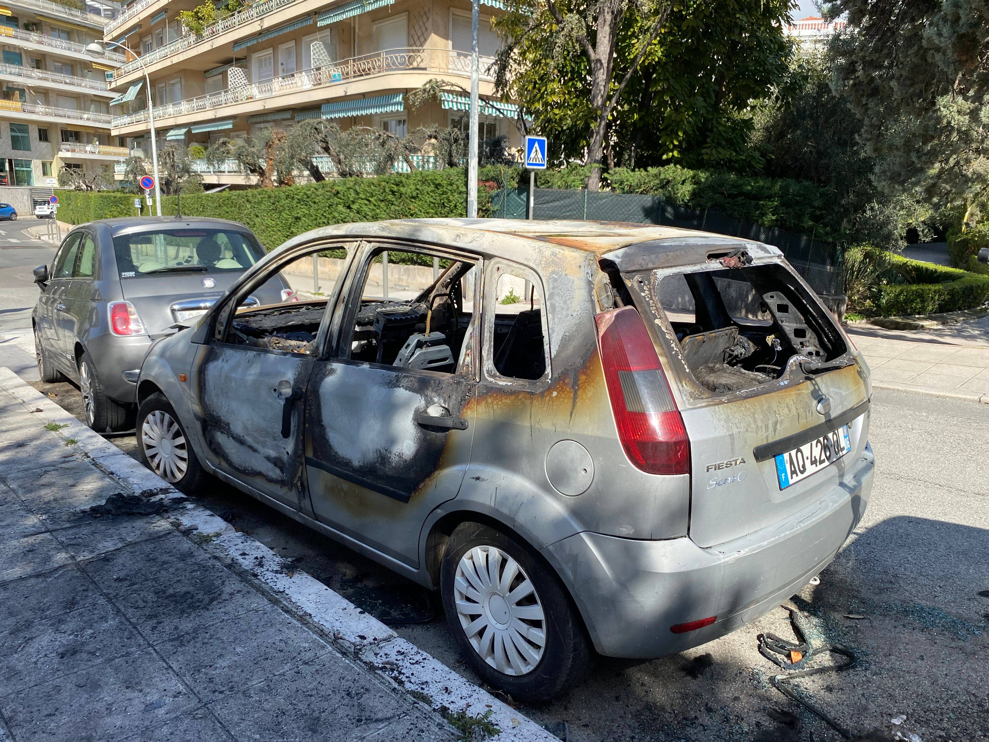 Témoignages photos et vidéos à l'appui, le pyromane présumé d'un quartier chic de Nice se prenait pour un reporter