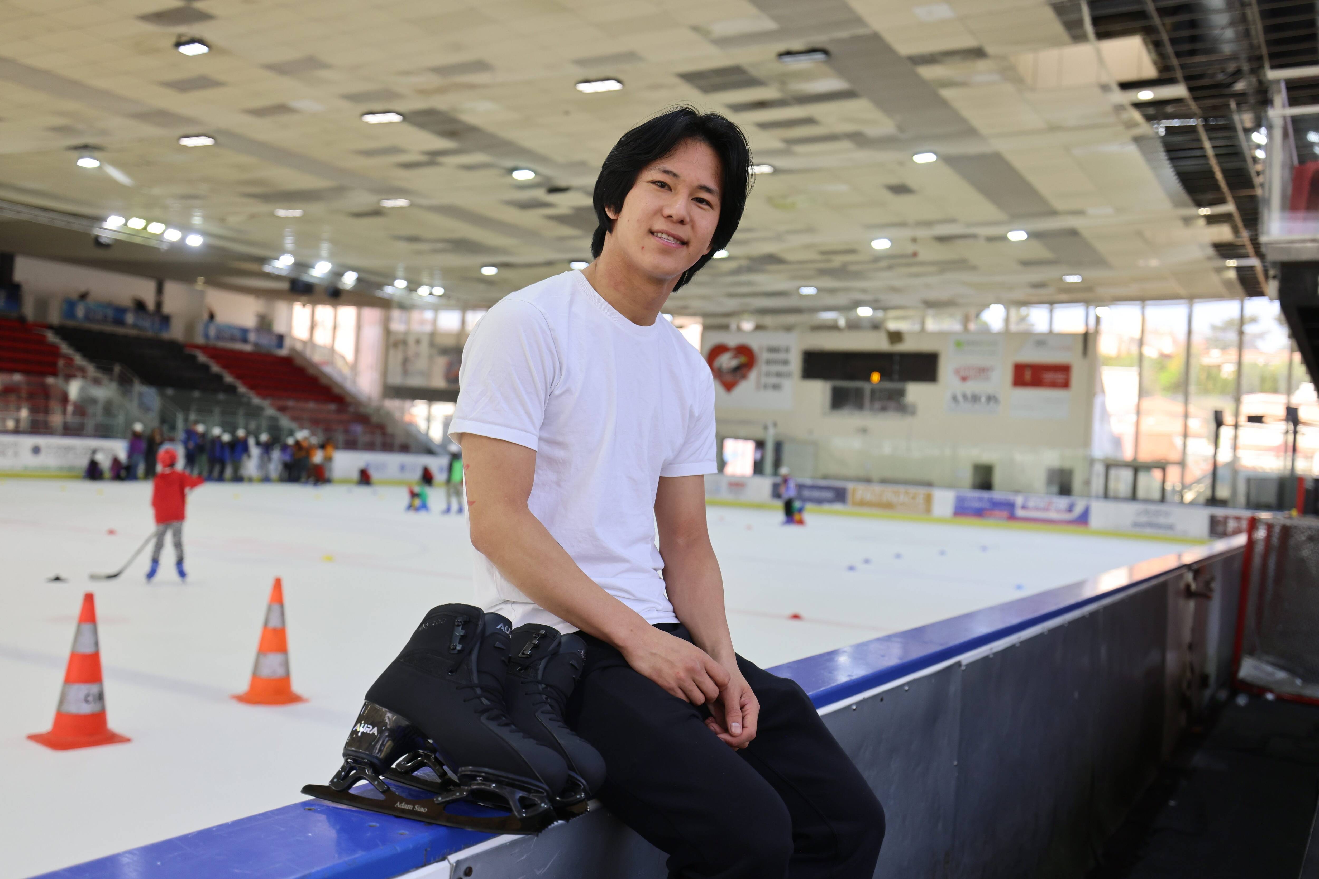 "Je suis redescendu": le patineur Adam Siao Him Fa revient sur sa médaille de bronze aux championnats du monde