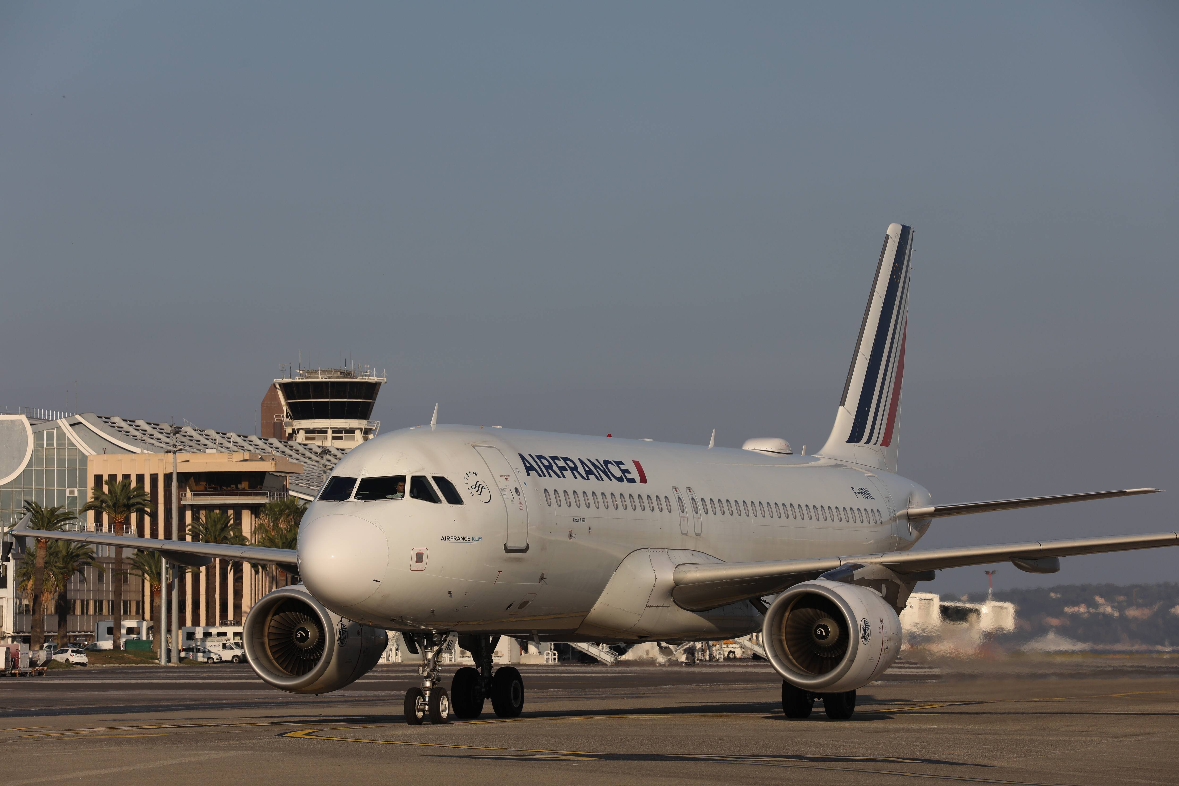 Air France veut cesser ses vols entre Nice et Paris-Orly: les élus locaux maintiennent la pression