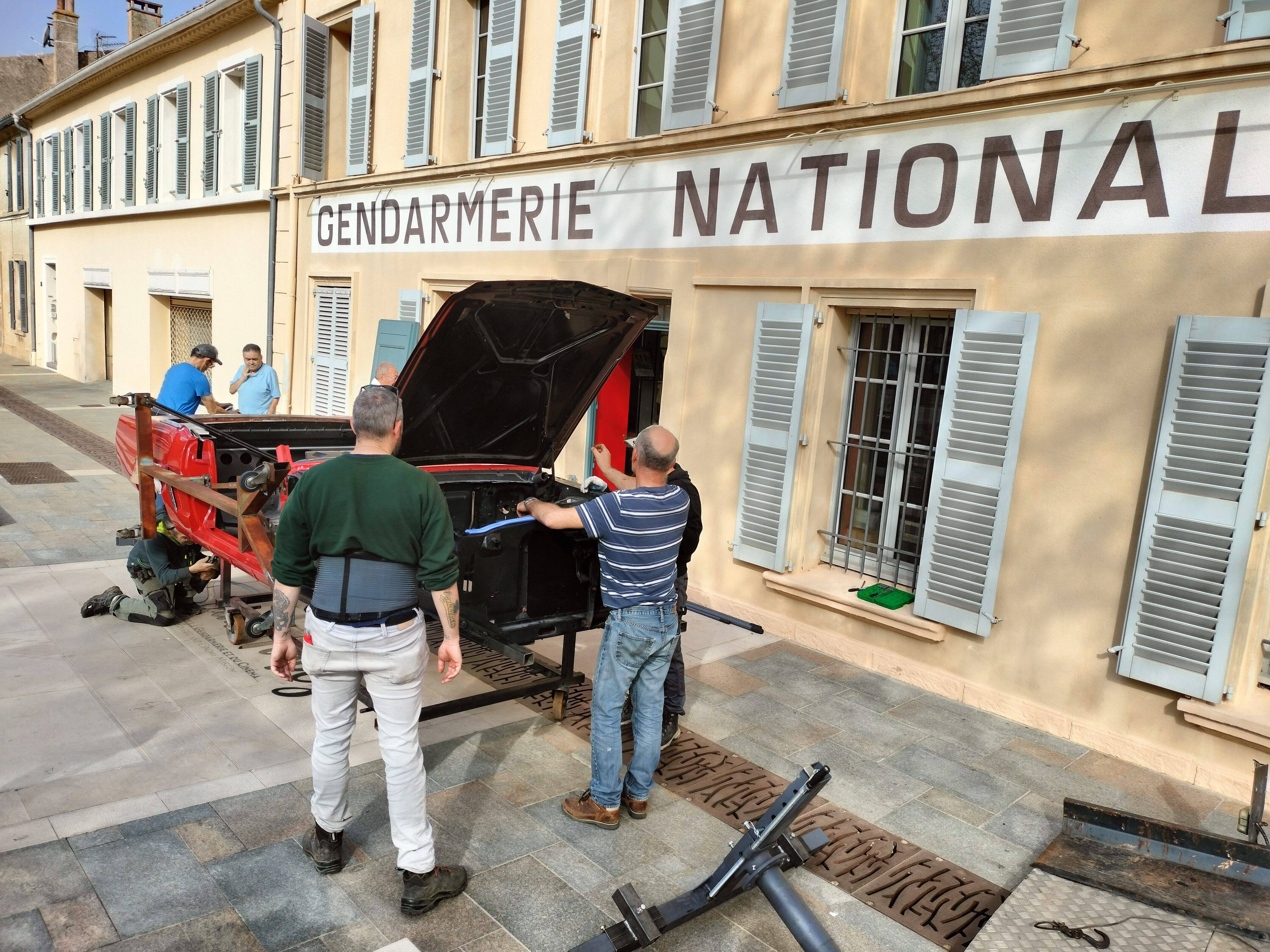 Ford Mustang, affiches, objets divers... À Saint-Tropez, le musée de la gendarmerie prépare une expo sur les Trente Glorieuses