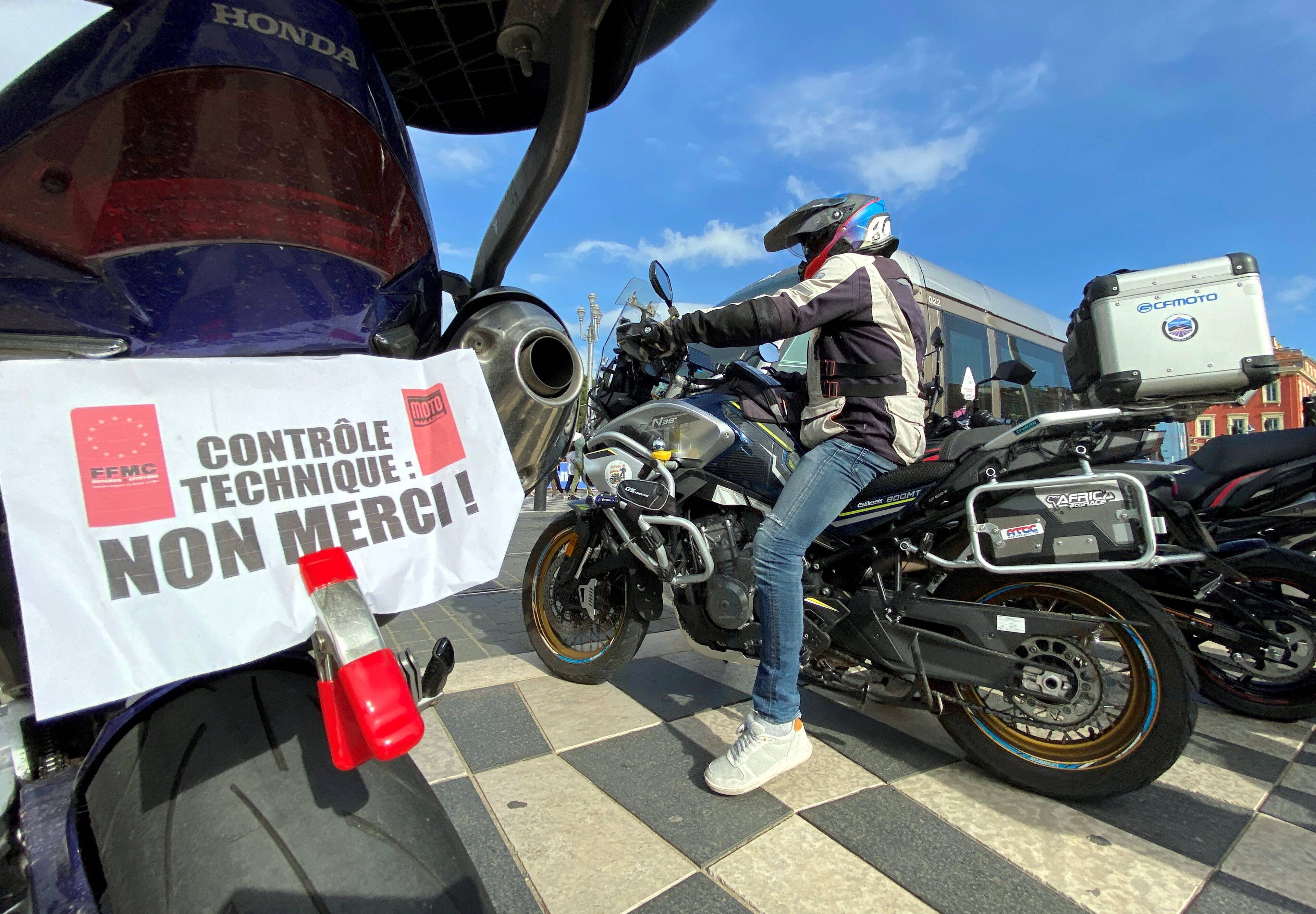 Plus de 300 motards sont arrivés place Masséna ce samedi après-midi après avoir défilé depuis Antibes
