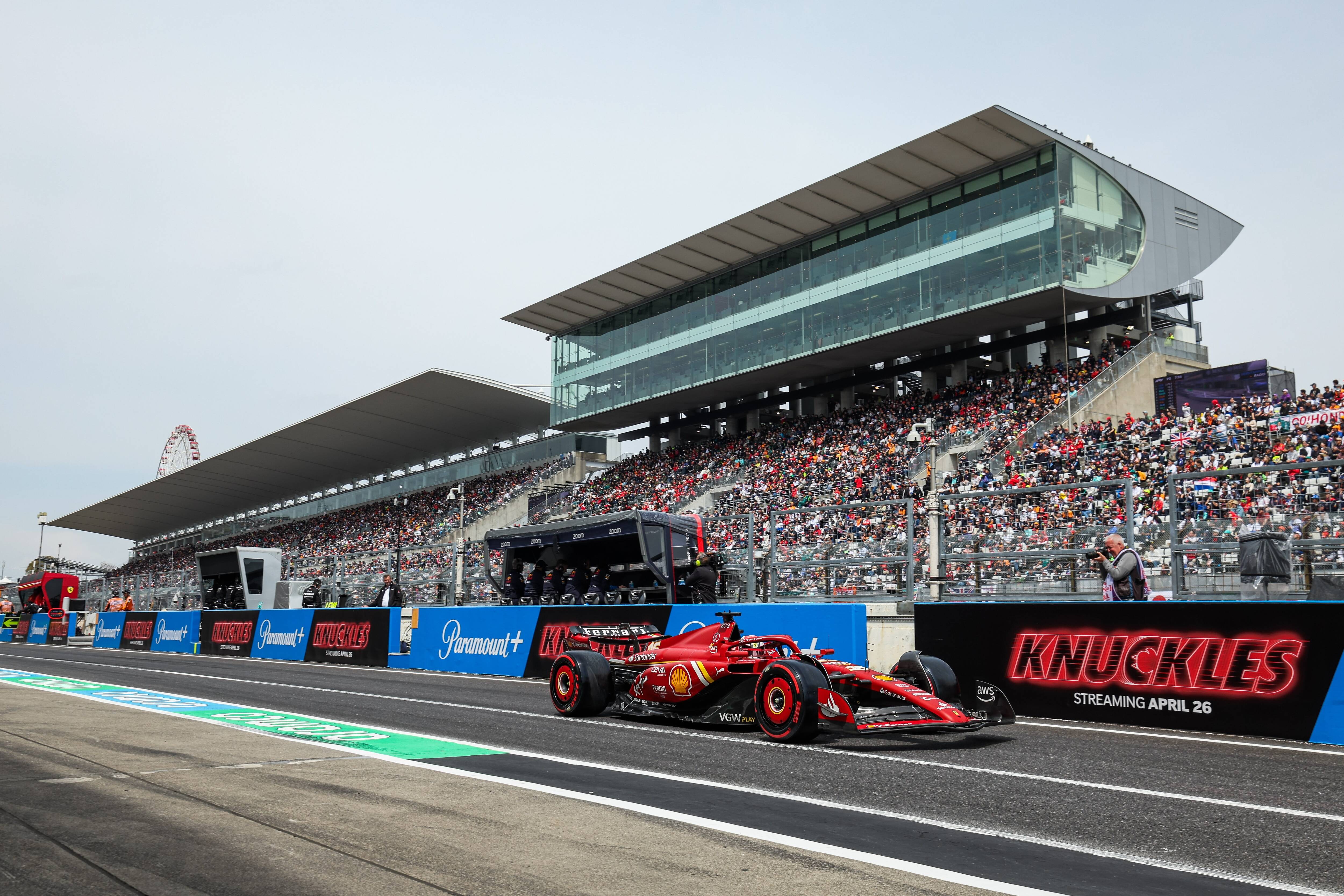Max Verstappen remporte le Grand Prix du Japon, Charles Leclerc au pied du podium